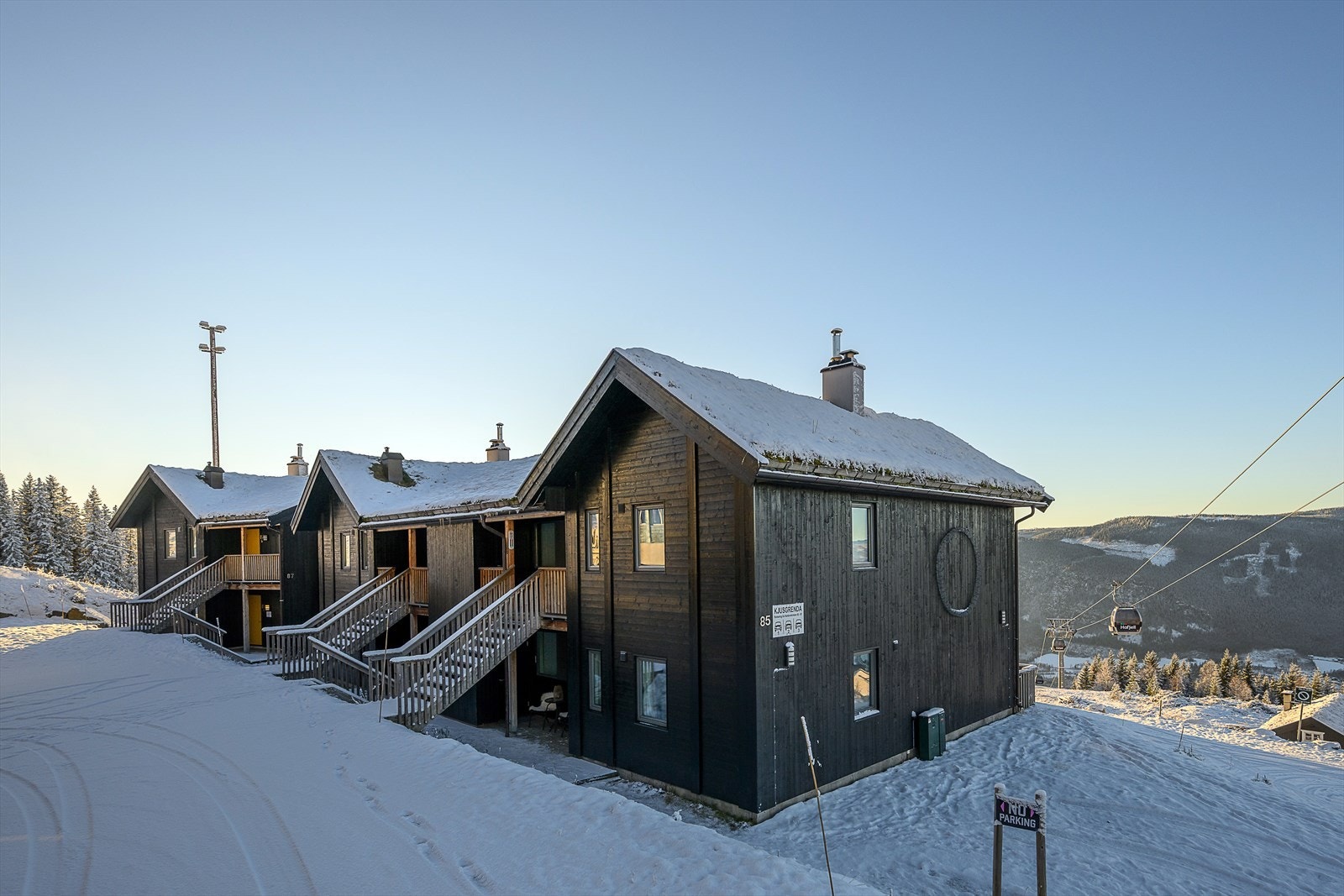 Her bor du med umiddelbar nærhet til alpinanlegget, med ski-in/ski-ut. Galleribilde