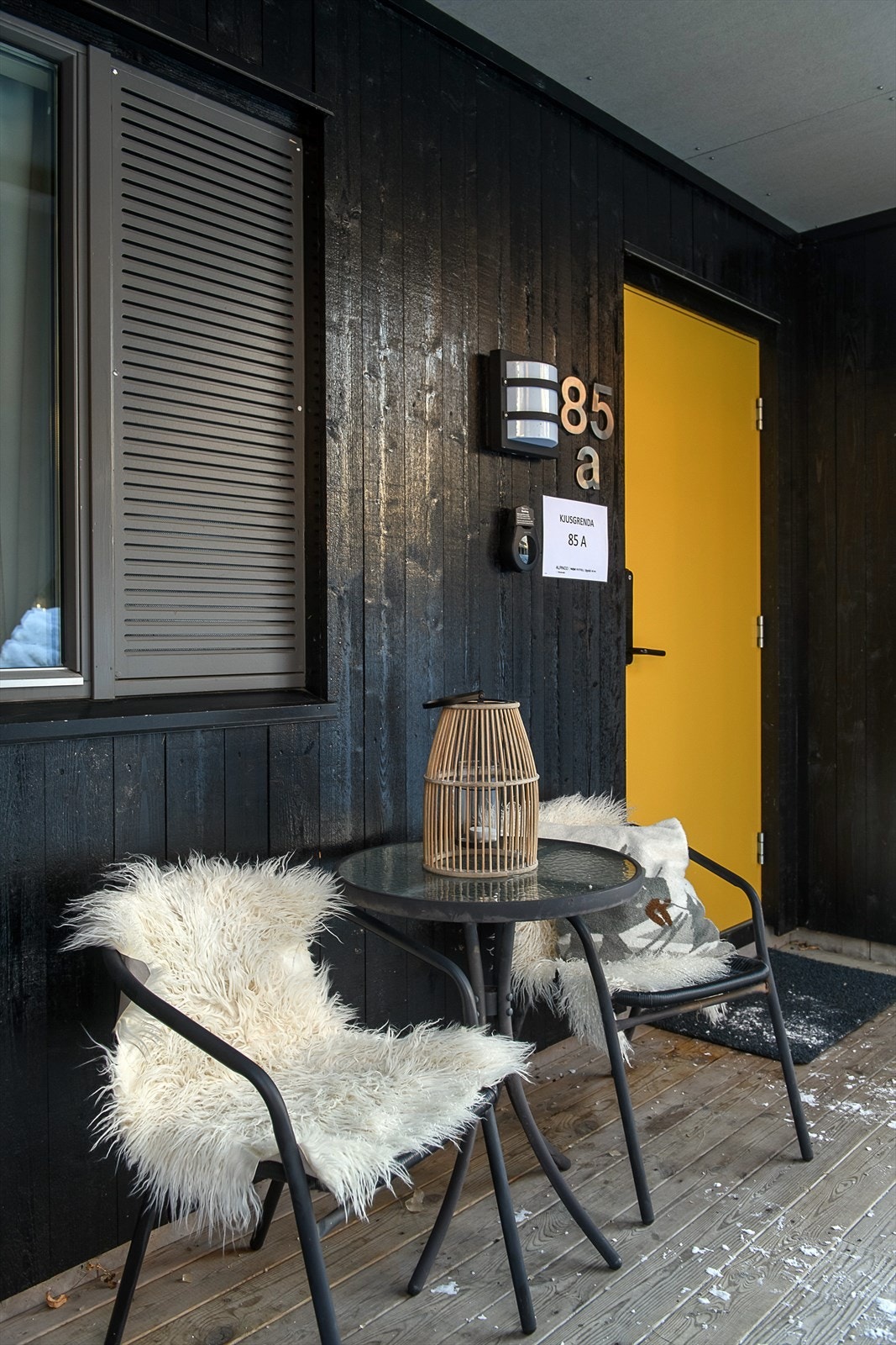 Egen inngang fra svalgang. Galleribilde