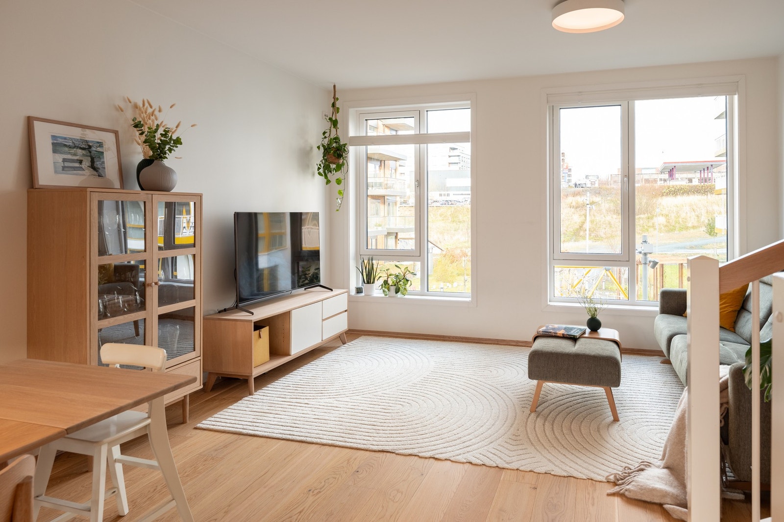 Det er også oppgradert belysning med Plejd-system i hele huset og lyspunkter som er integrert i taket. Galleribilde