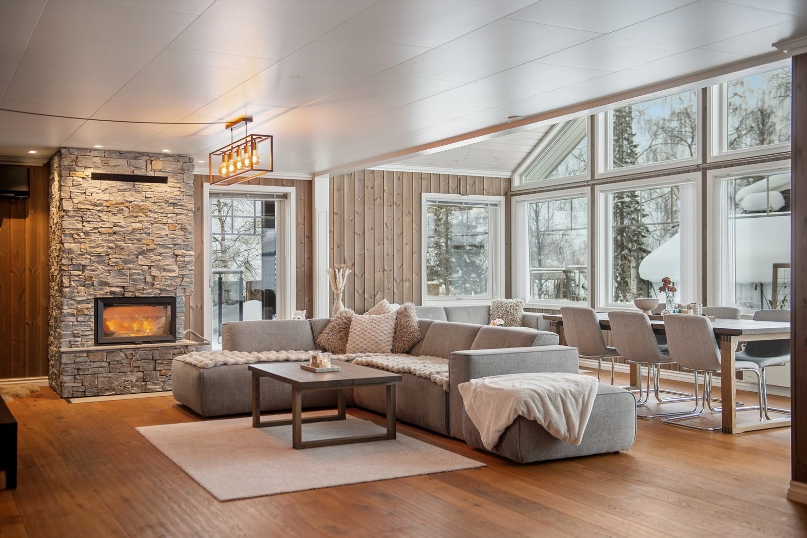 Stuen ble tilbygget på vestsiden i 2019. Galleribilde