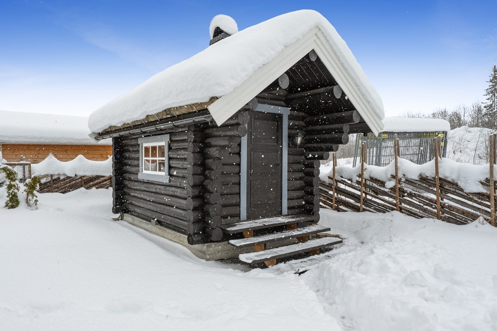 I tillegg til enebolig og garasje finner du et badstuehus. Galleribilde
