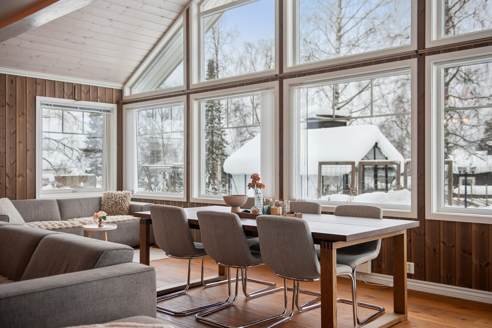 her kan du invitere til flotte middagsselskaper. Galleribilde