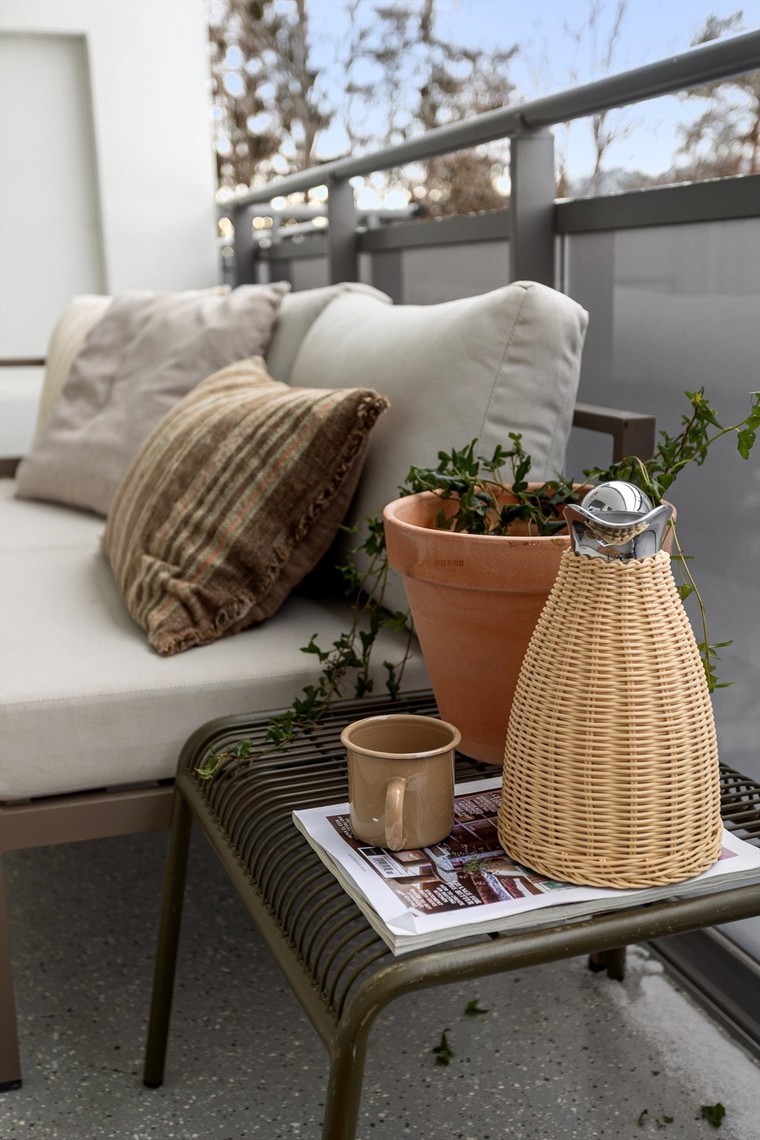 Balkongen har god plass til utemøbler, grill og beplantning, og gir gode muligheter for å skape en hyggelig uteplass. Galleribilde