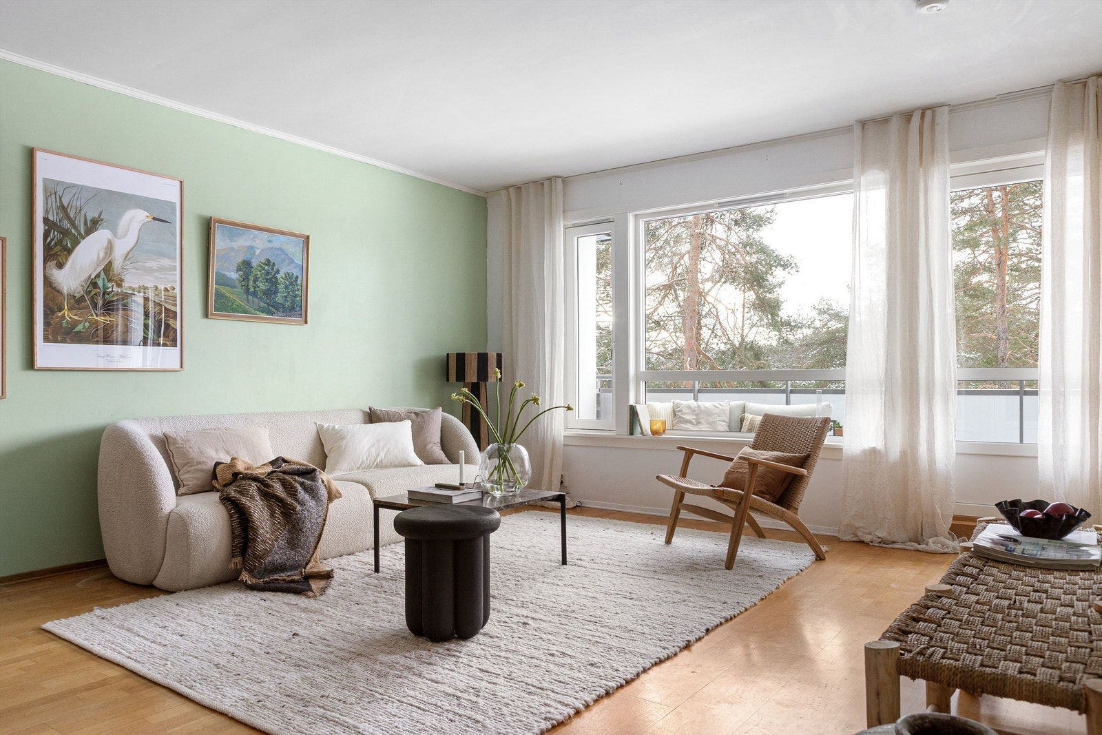 Simen Grevskott v/Krogsveen Hasle har gleden av å presentere Edvard Munchs vei 83. Foto: Henrik Eriksen v/Fotostallen Galleribilde