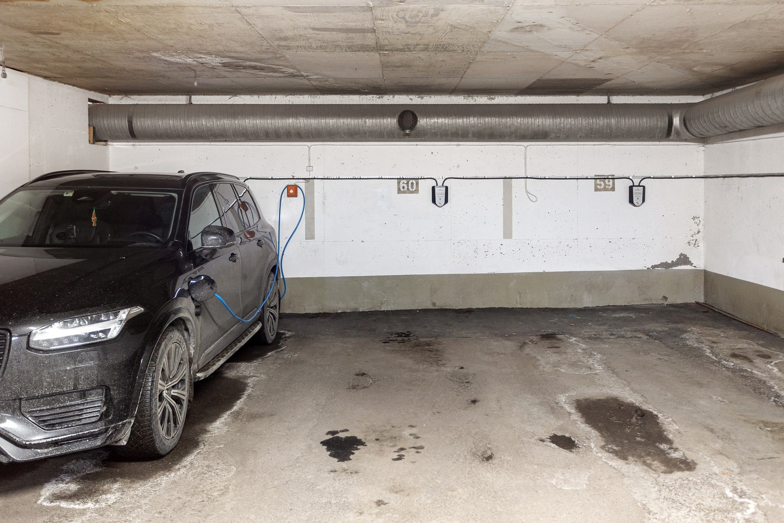 Biloppstillingsplass 60 følger leiligheten. Galleribilde