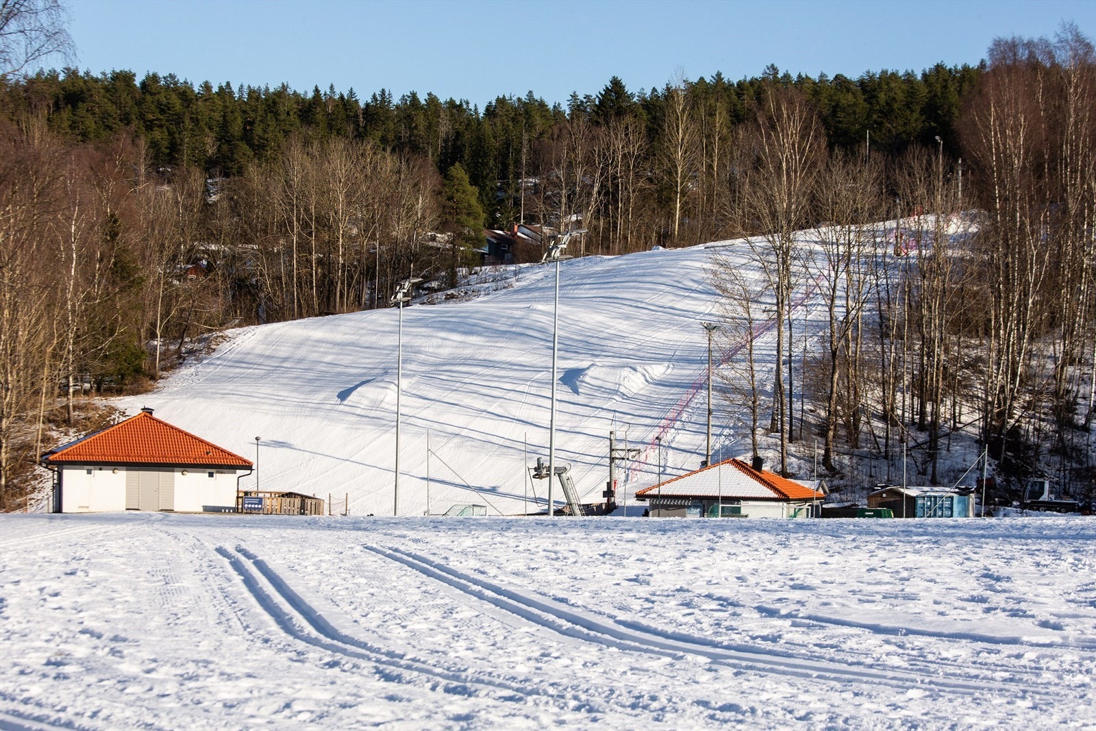 Ikke langt unna ligger også Jerikobakken med oppkjørte skiløyper og skianlegg om vinteren. Galleribilde