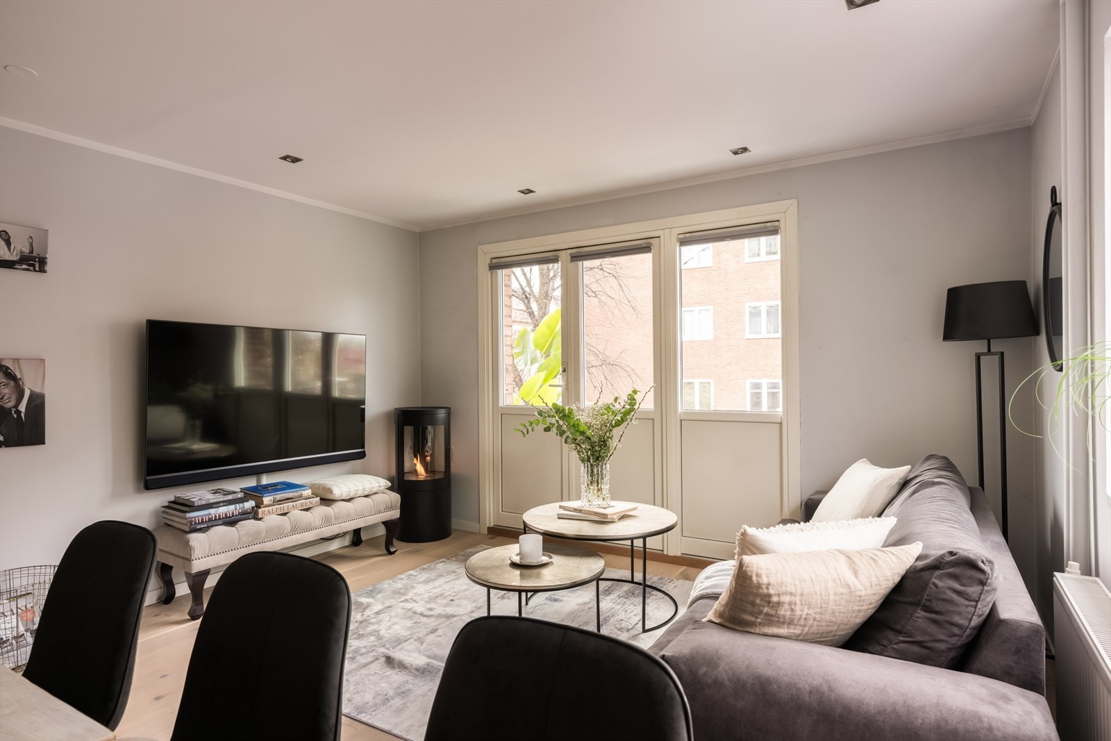 Stuen er boligens naturlige oppholdsrom - med herlig romfølelse. Galleribilde