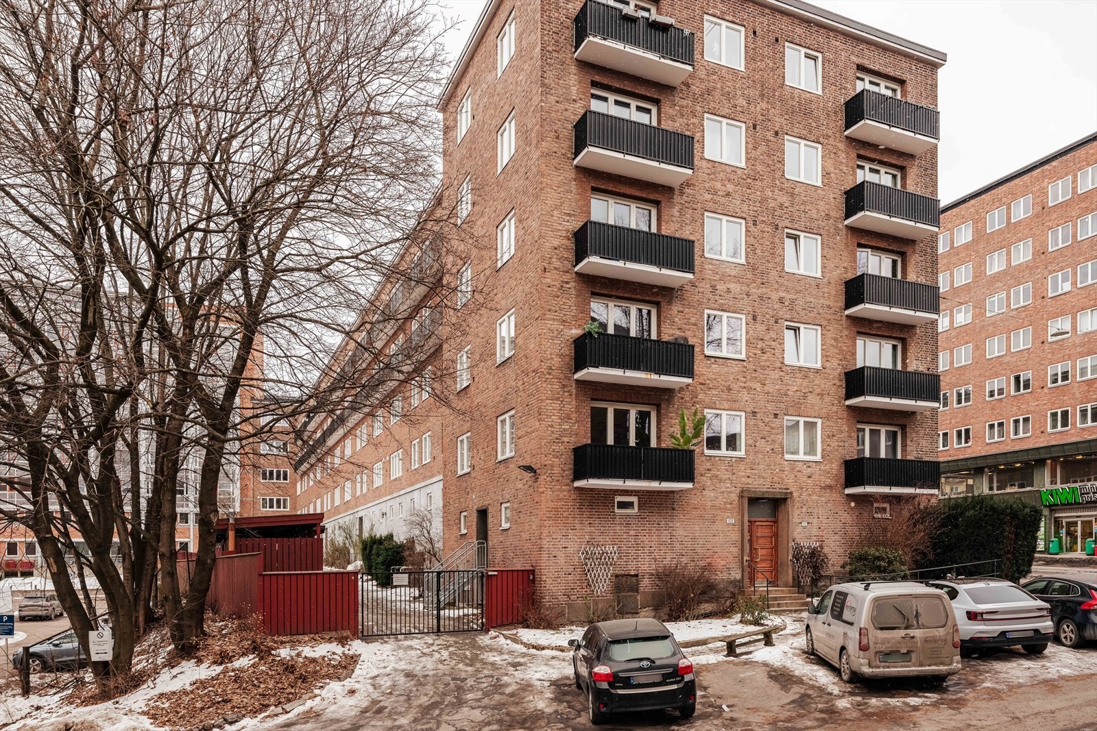 Boligen ligger høyt og fritt med enkel adkomst. Galleribilde