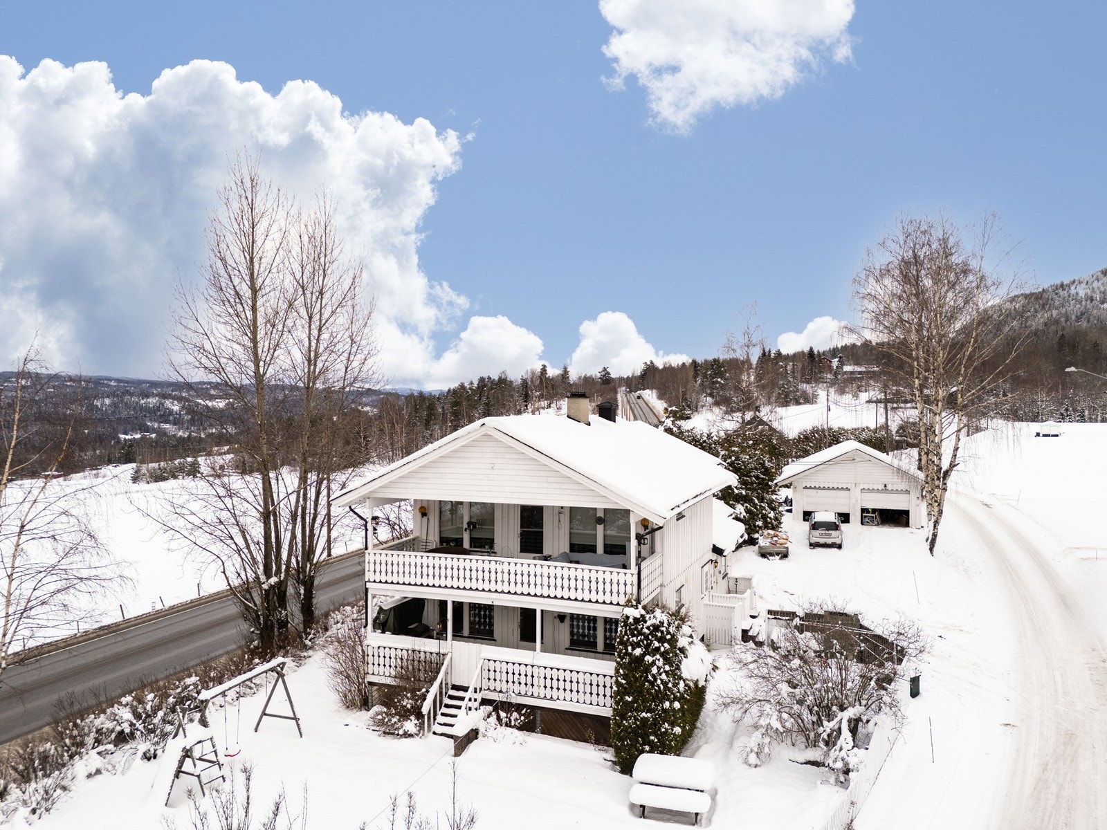 Romslig halvpart av tomannsbolig i landlige omgivelser - Garasje - 3 soverom - Gode turmuligheter Galleribilde