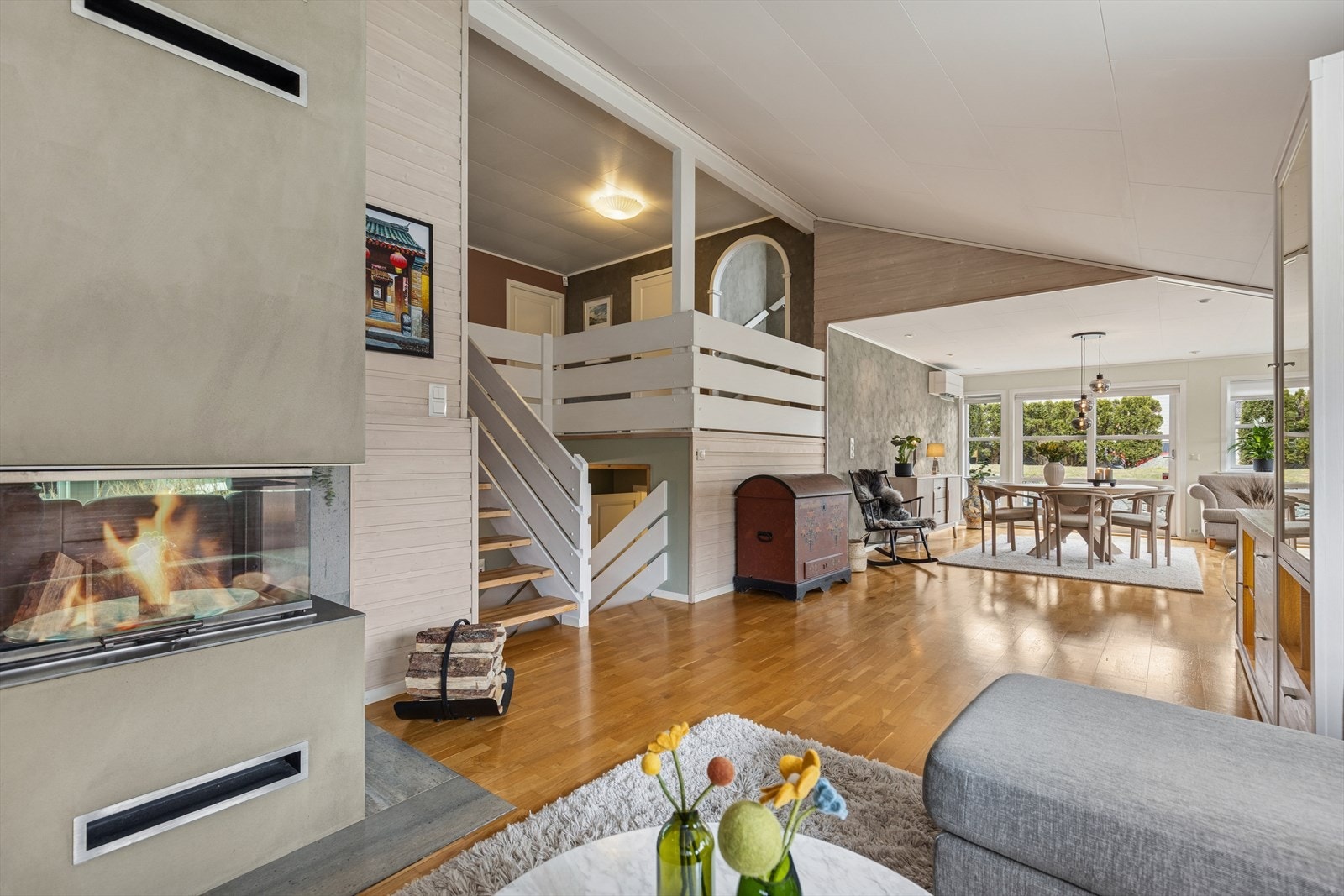 Stuen kan deles inn i flere soner. Galleribilde