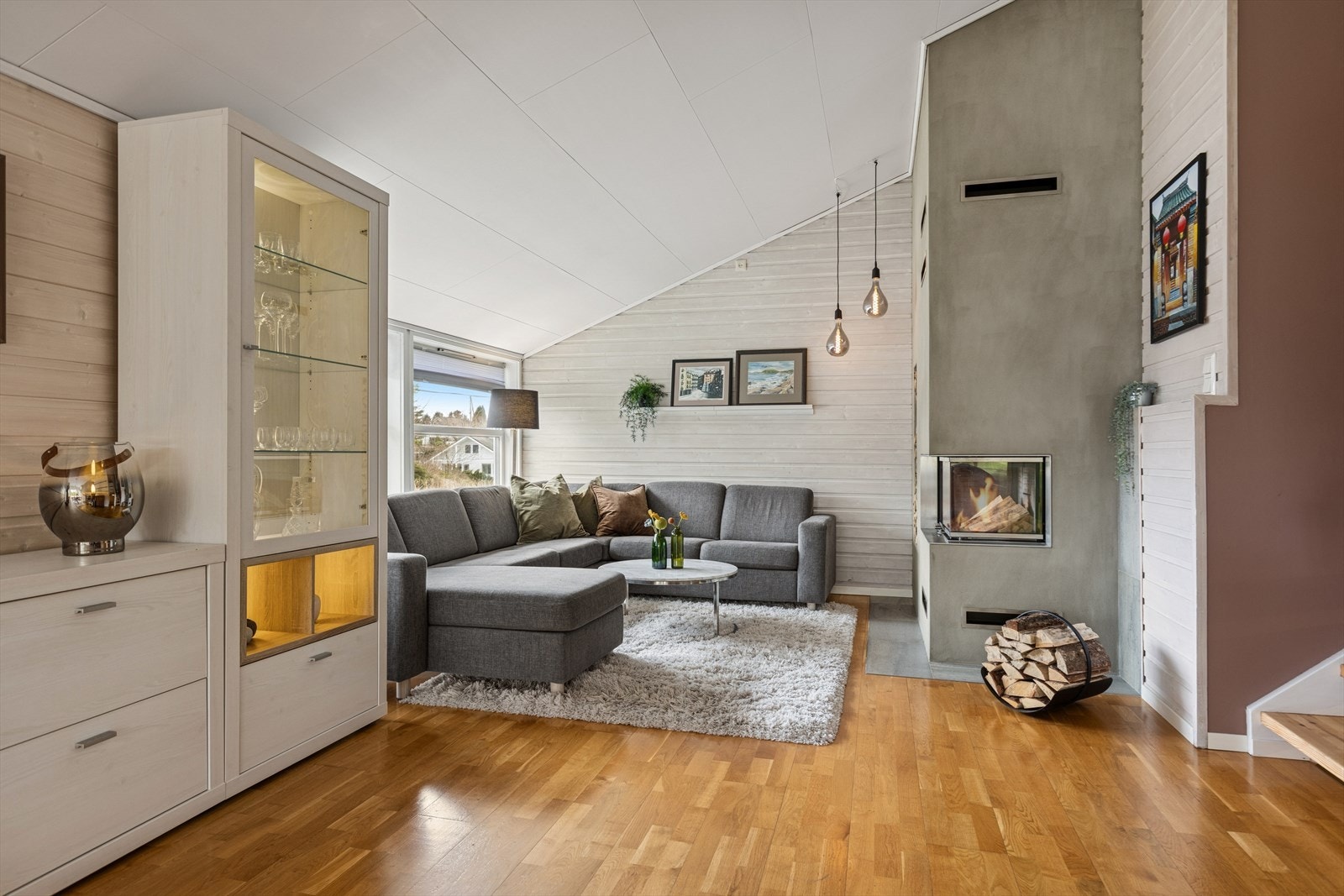 Gode vindusflater som lar dagslyset flyte fritt. Galleribilde