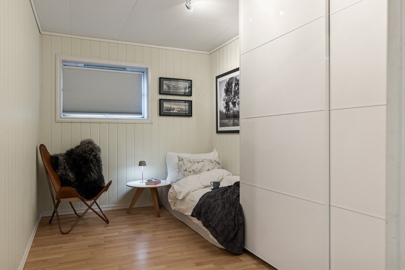 Etasjen har 2 romslige soverom med garderobe. Galleribilde