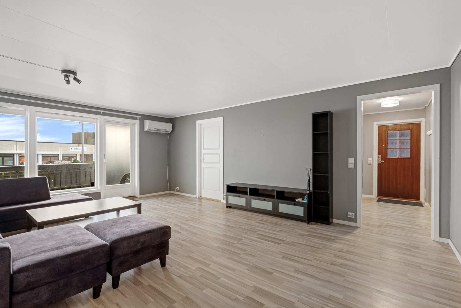 Fra stuen er det utgang til terrasse Galleribilde