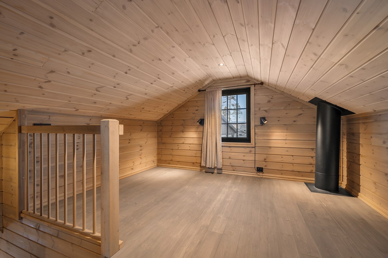 Loftstue med innredningsmuligheter Galleribilde