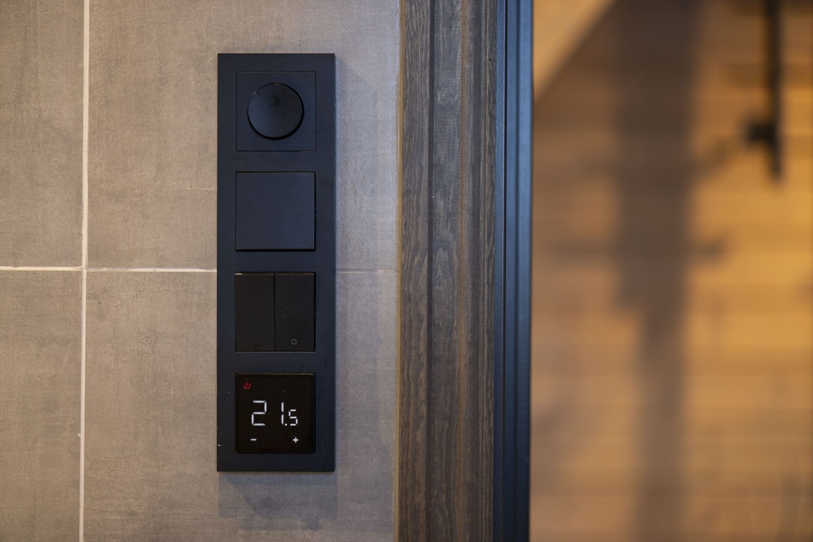 Hytta har en gjennomført utførelse, understreket av skjult elektrisk anlegg Galleribilde