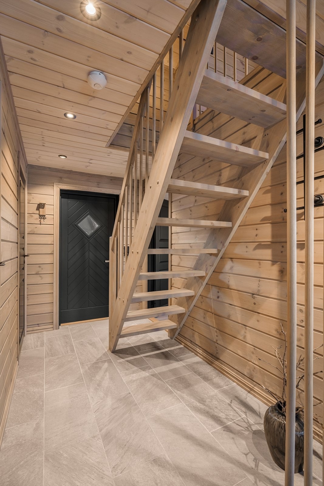 Innbydende flislagt entré - velkommen inn Galleribilde