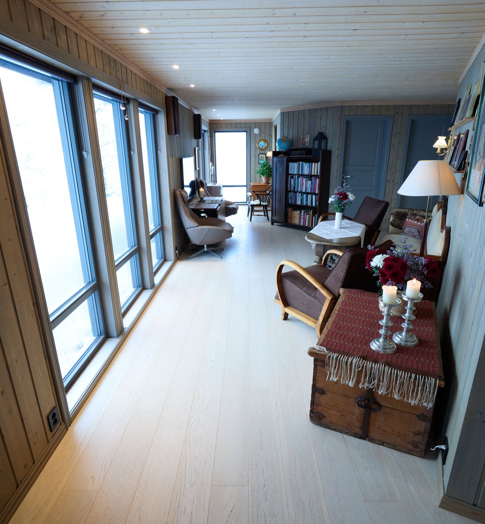 Lekeplass med mulighet for lange tog og andre byggverk Galleribilde