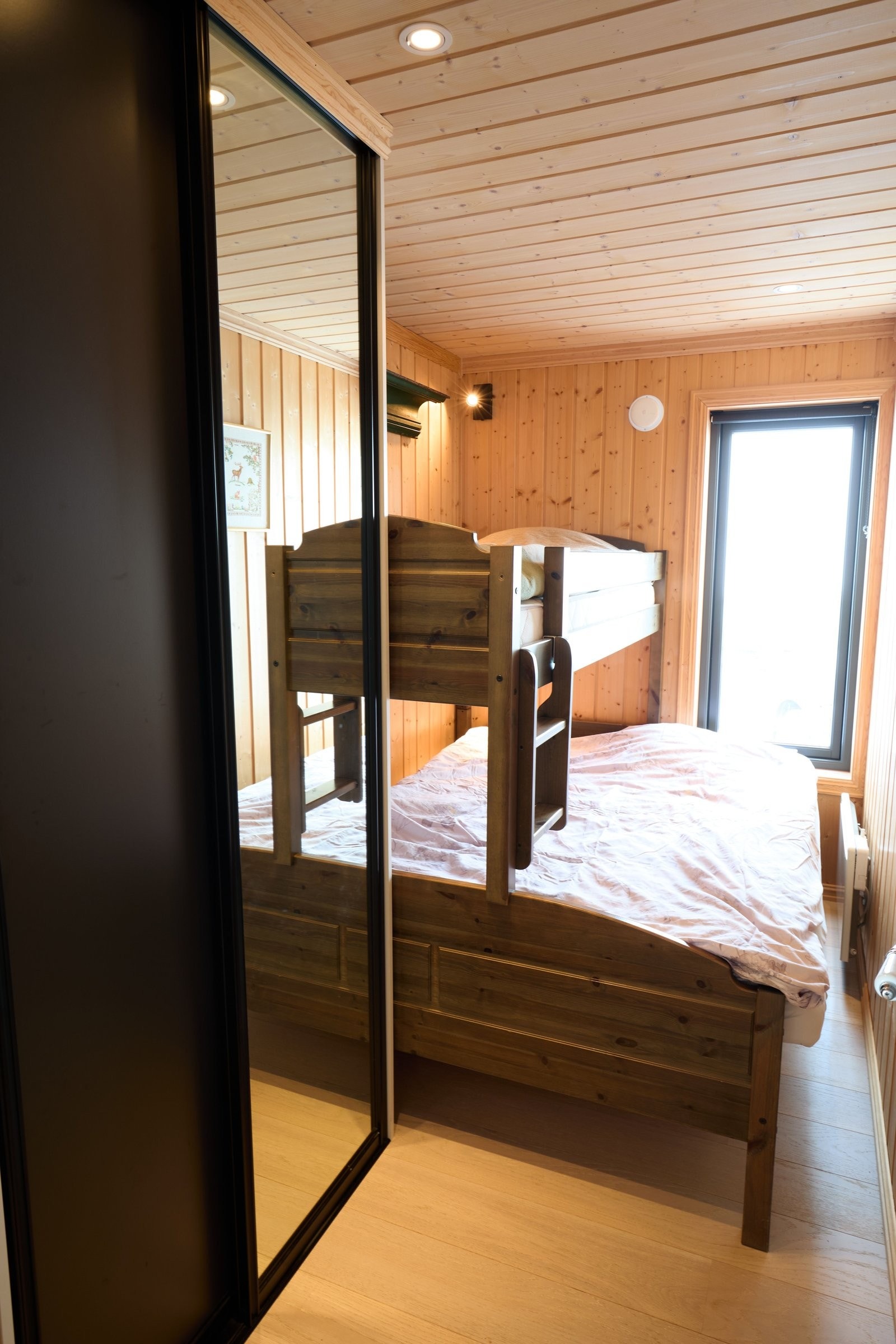 Familierommet med dobbeltseng og enkeltkøye Galleribilde