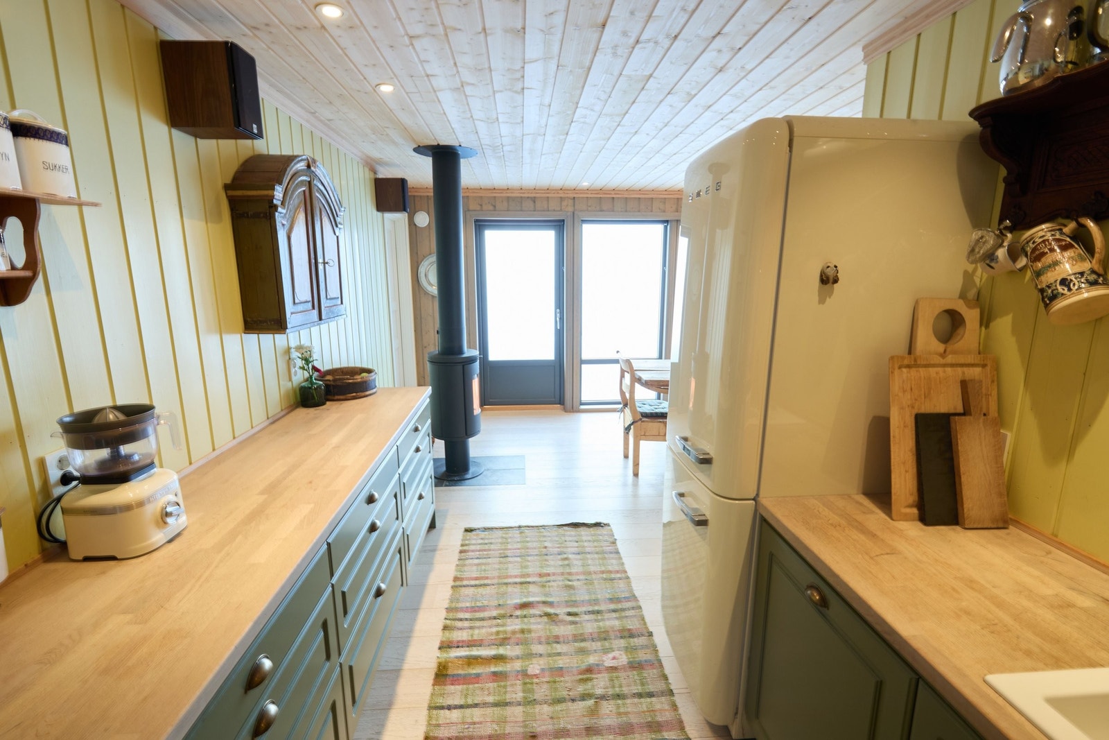 Fra komfyren har du også utsikt og kontakt med naturen Galleribilde