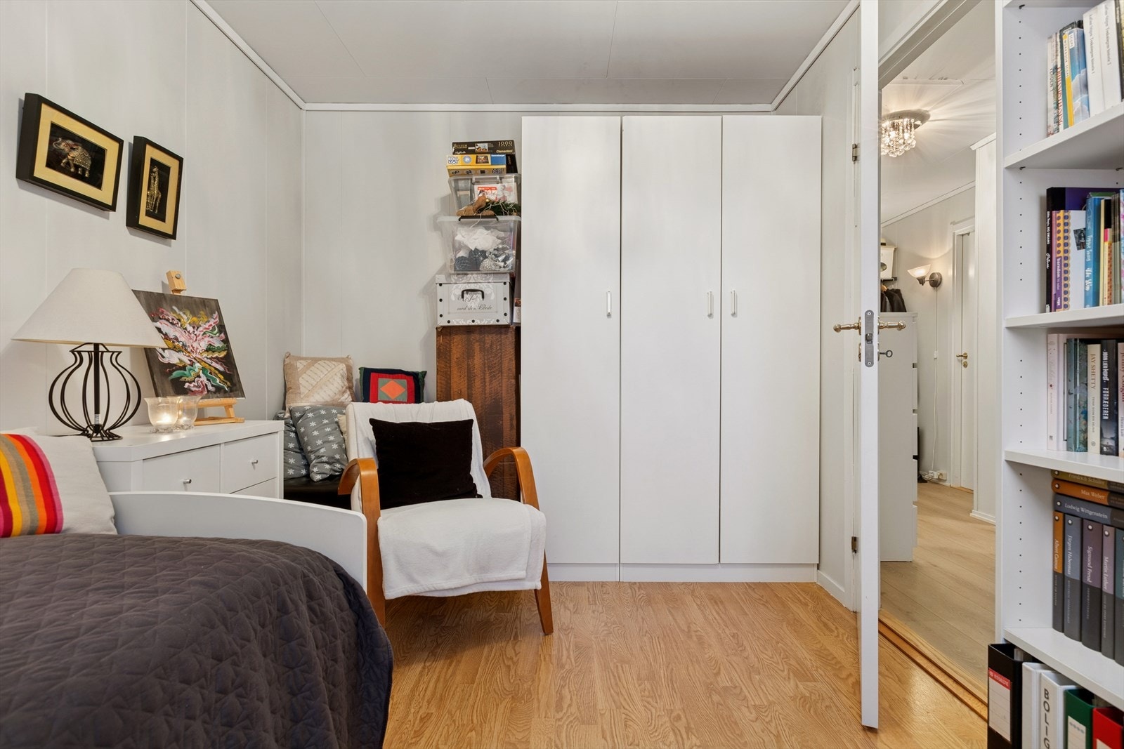 Ypperlig som barnerom, gjesterom eller hjemmekontor. Galleribilde