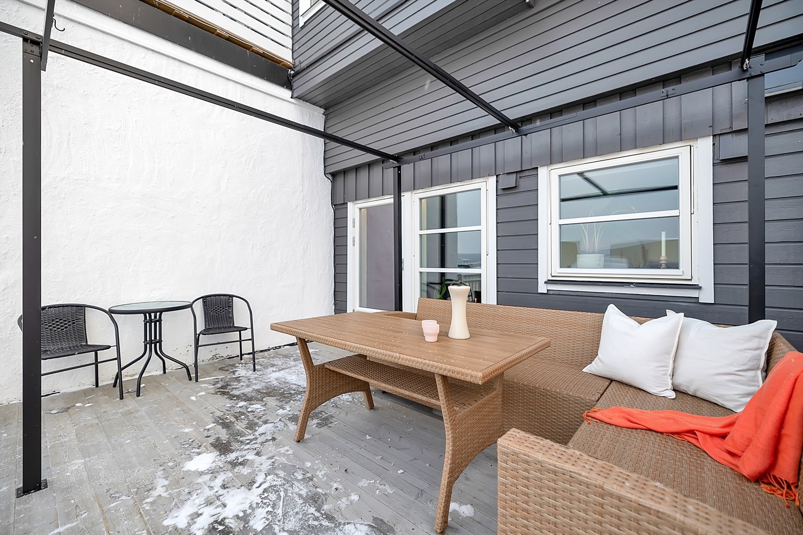 Vinduer fra 2025 (3 lags) og terrassedør fra 2018 (2 lags) Galleribilde