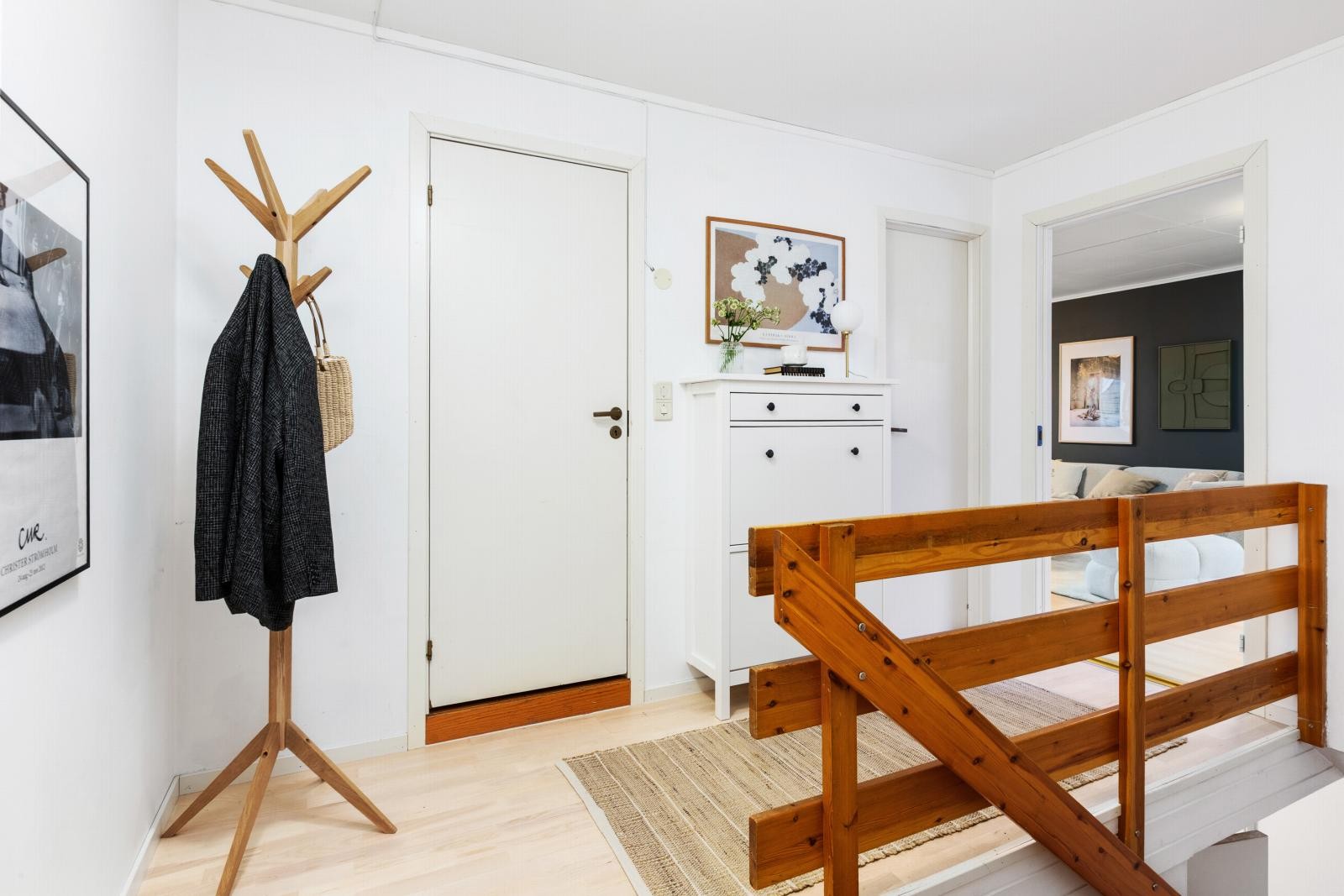 Trappegang med ekstra plass til lagring innefor vindfanget. Galleribilde