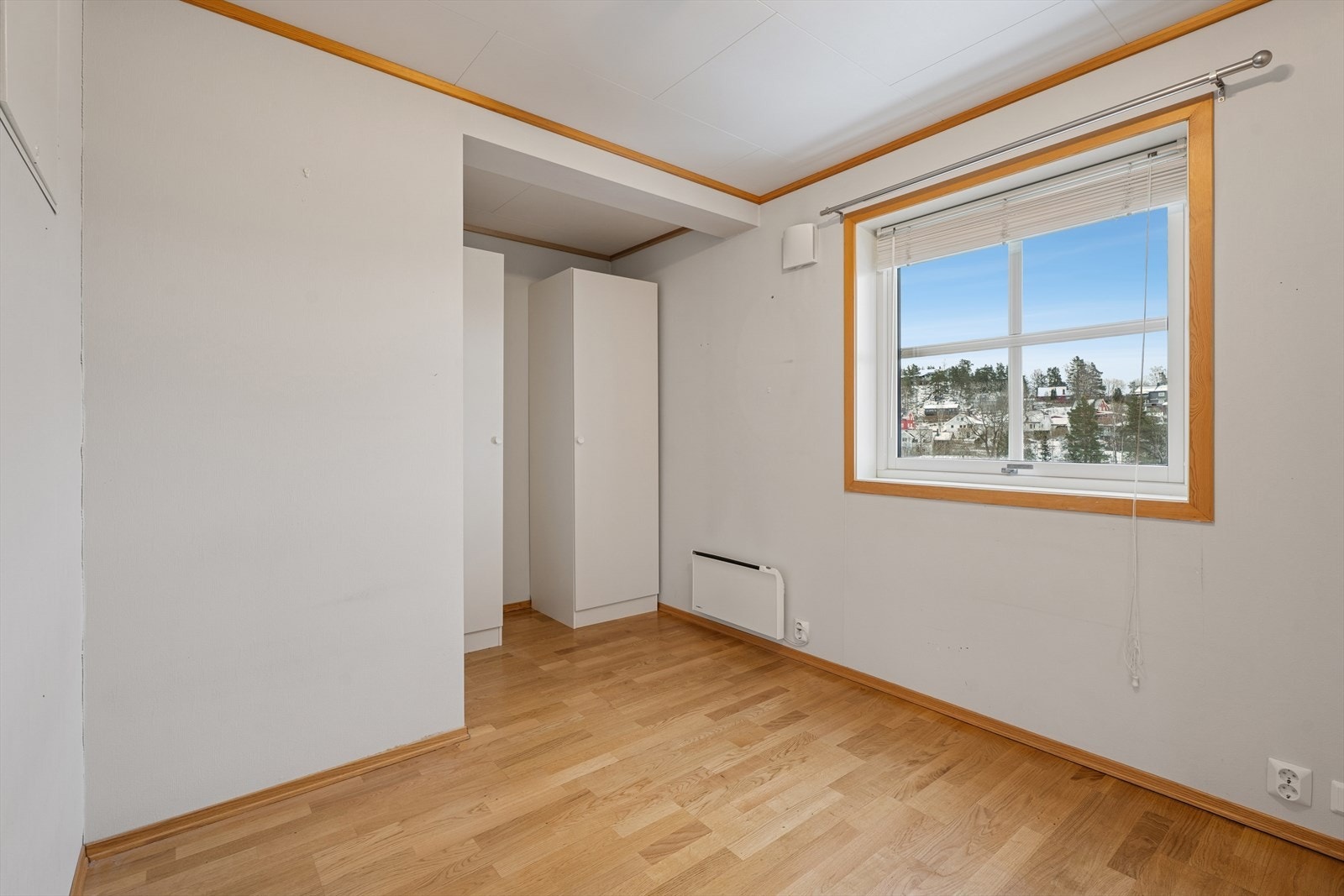 Soverom 2 er også av god størrelse med plass til dobbeltseng og garderobeskap. Galleribilde