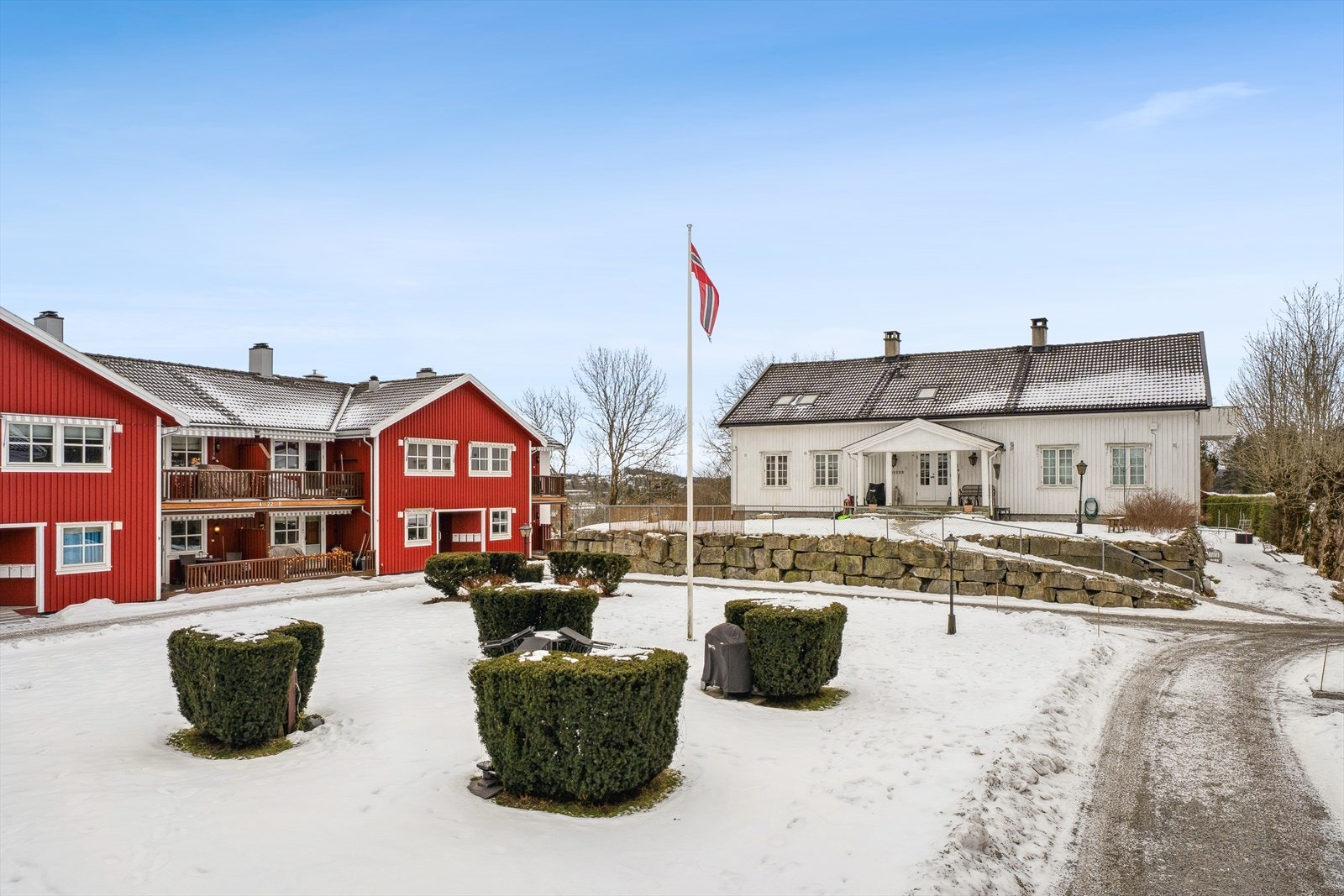 Her bor du rolig og attraktivt på Greverud, med kort vei til natur, kollektivtransport, Greverud senter og et bredt utvalg fritidstilbud. Galleribilde