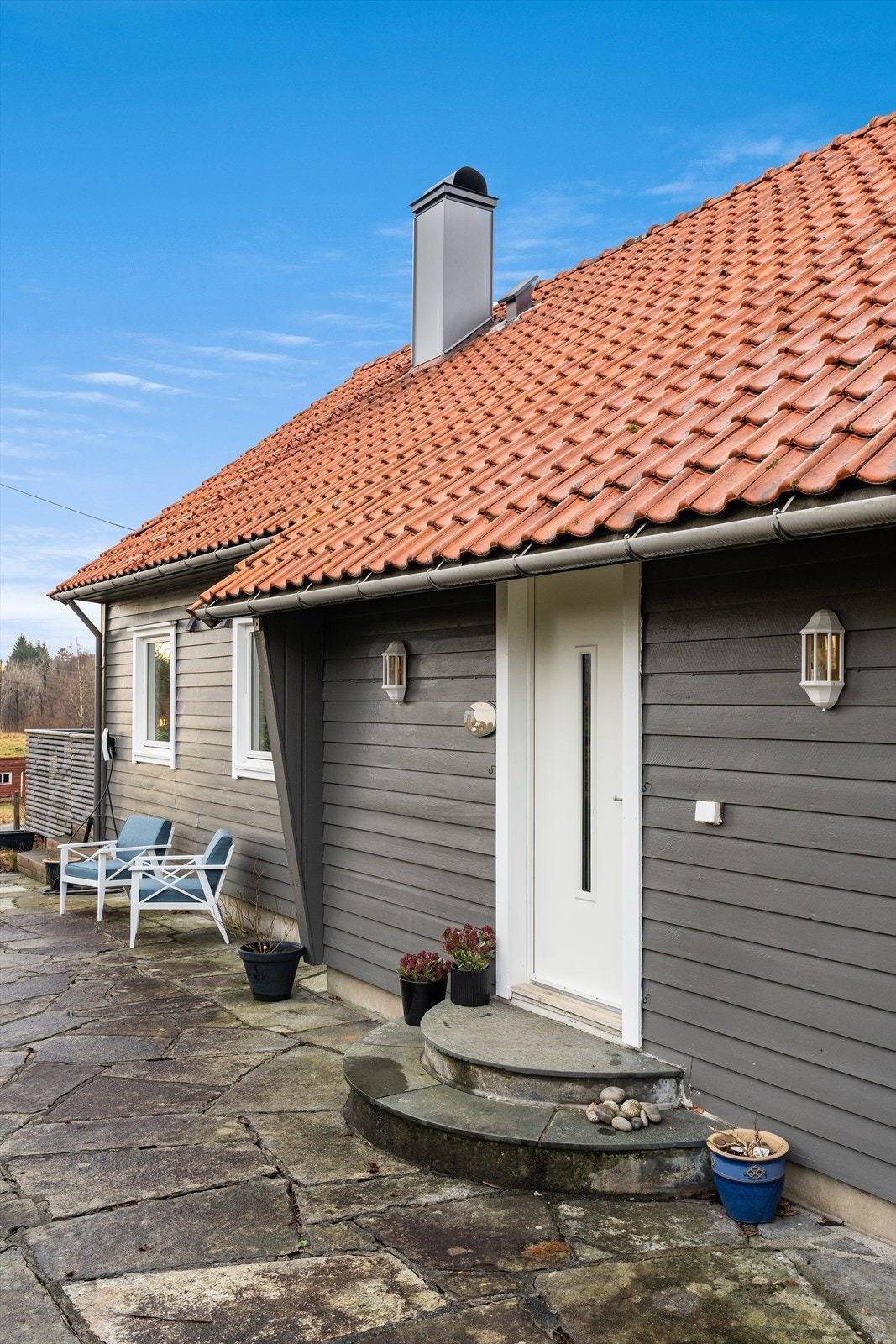 Hellelagt inngangsparti Galleribilde