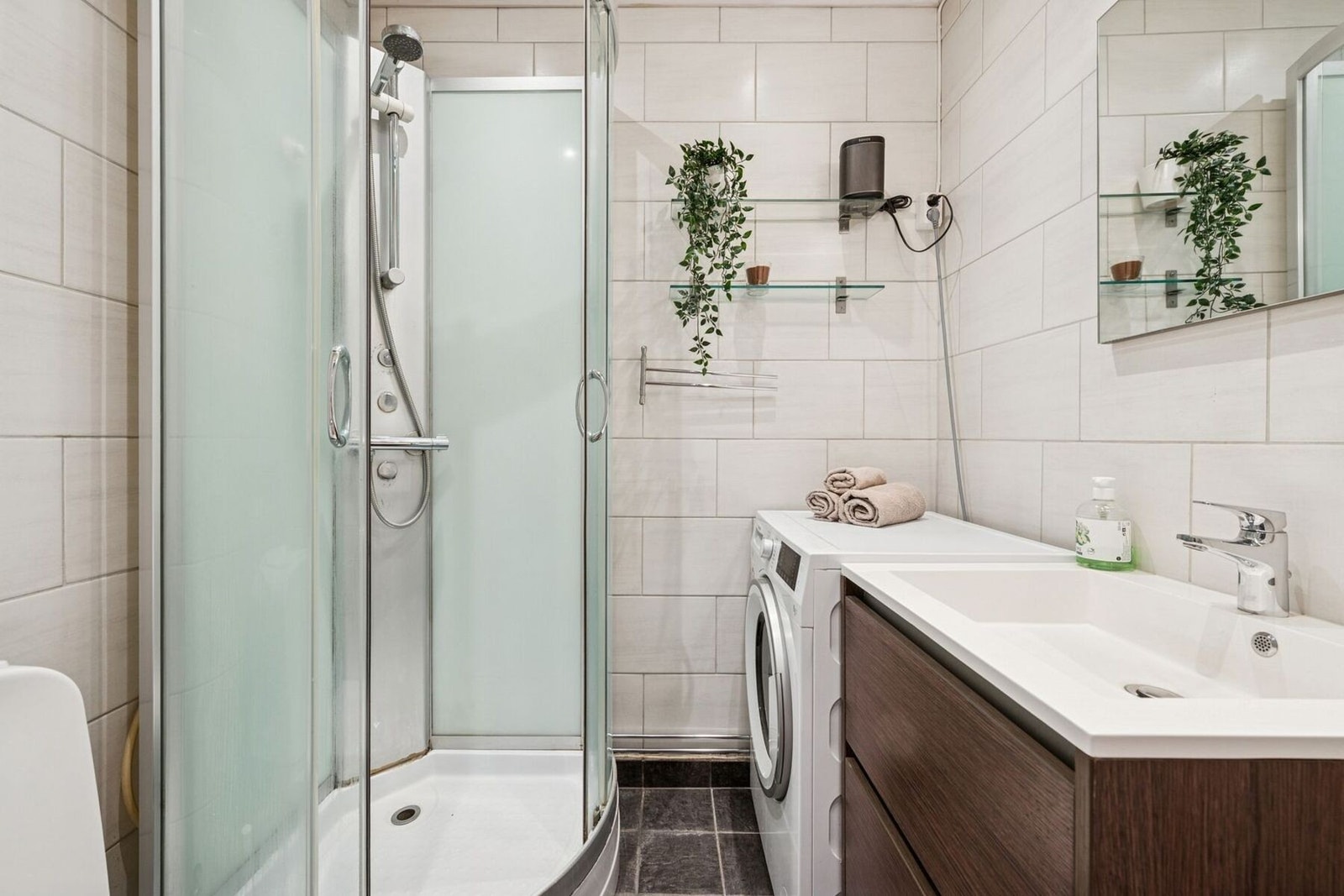 Lyst og praktisk bad. Galleribilde