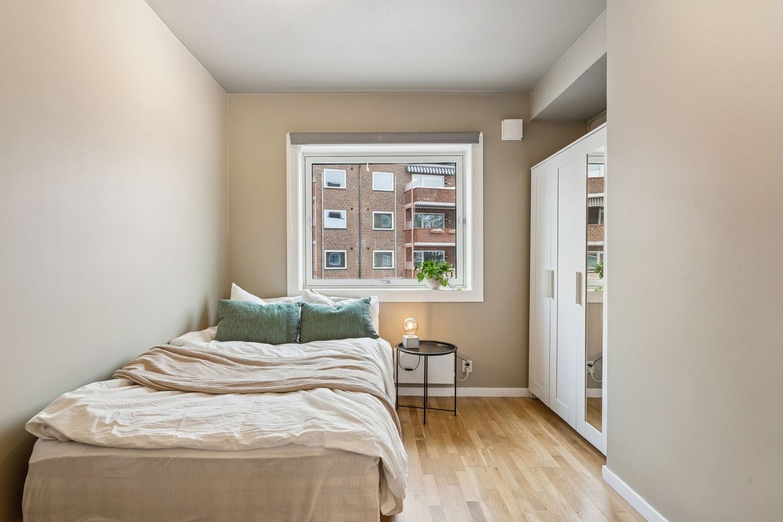 Soverom 2 er også av god størrelse og egner seg godt som gjesterom/barnerom. Galleribilde