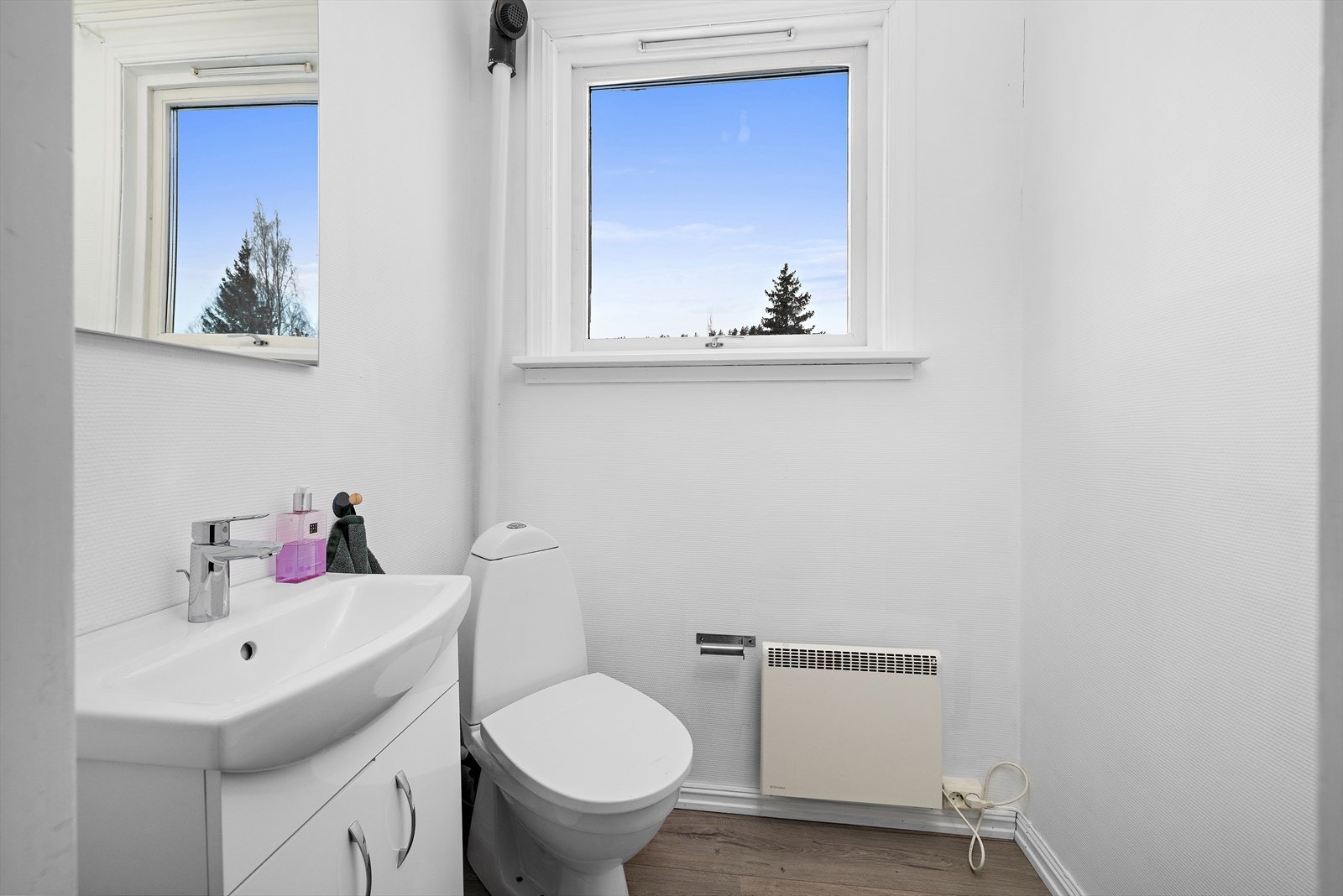 Toalettrommet i andre etasje er utstyrt med servant og toalett. Galleribilde