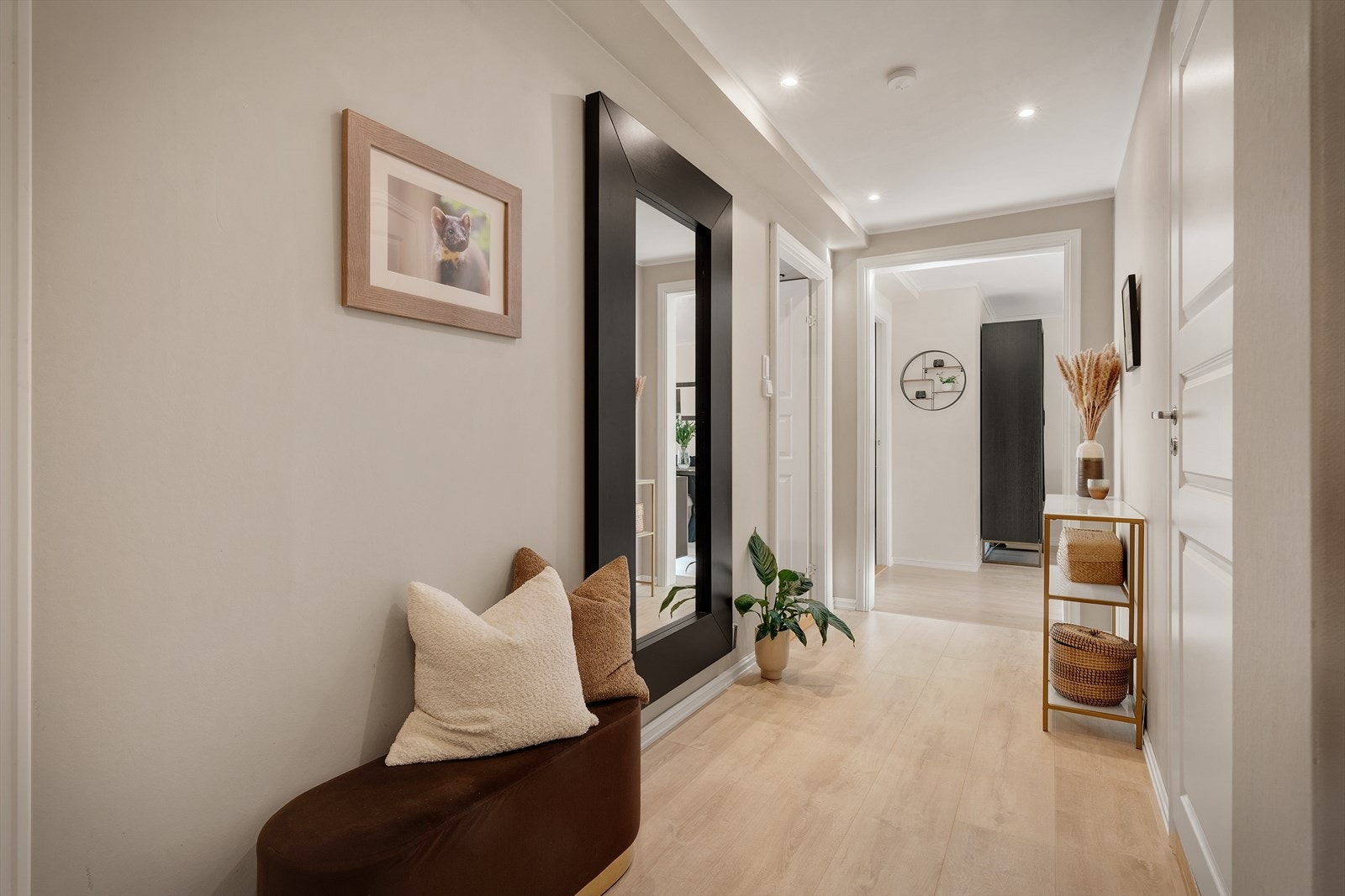 - Romslig entré/gang på 8,8 m² - Galleribilde