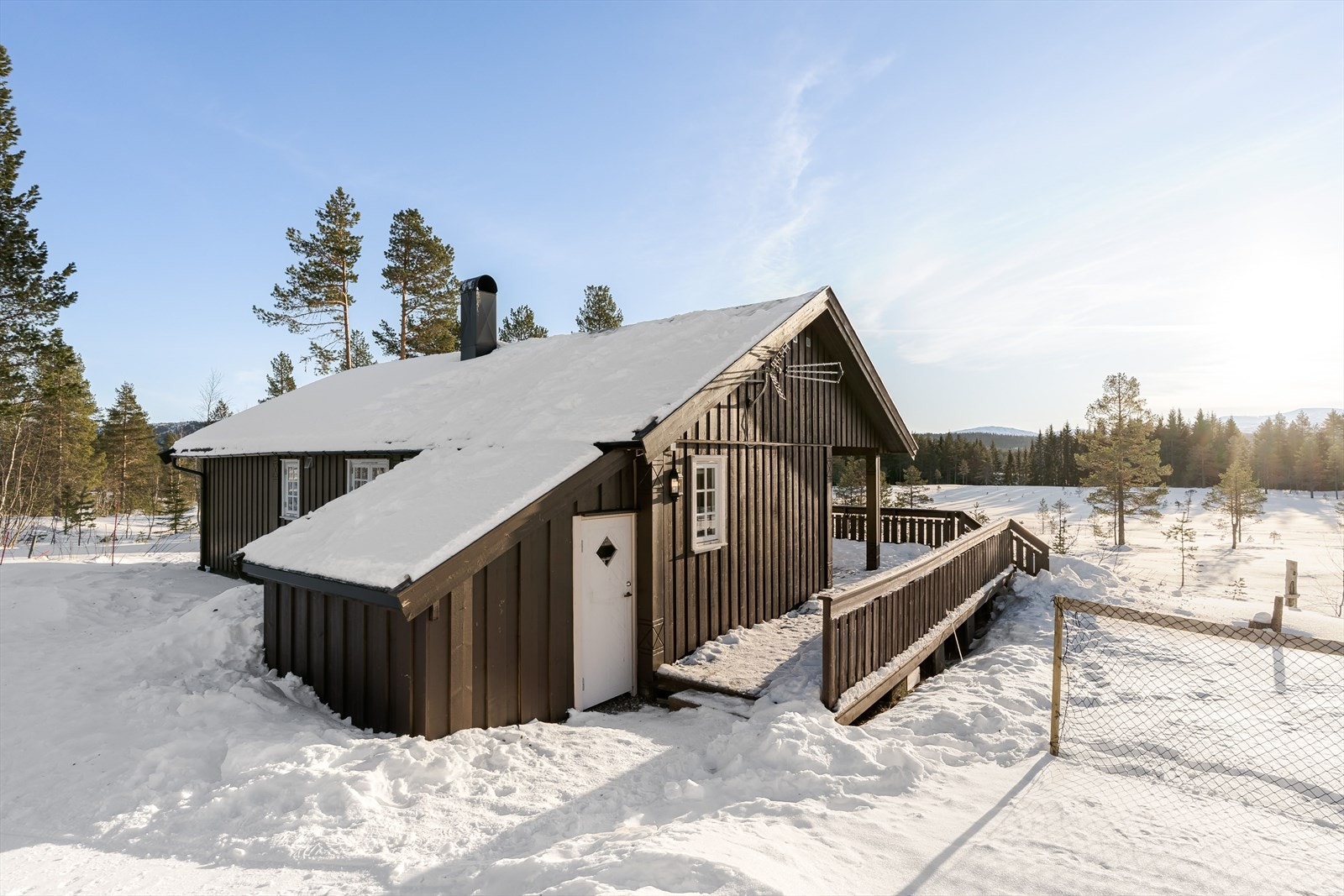 Utebod, perfekt for praktisk oppbevaring av sesongutstyr og friluftsutstyr Galleribilde