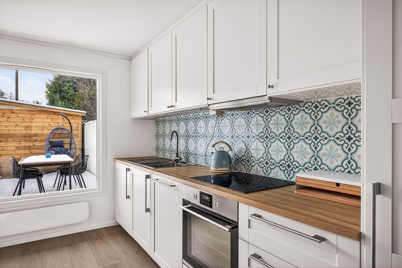 Av integrerte hvitevarer er det kjøleskap, stekeovn, platetopp og ventilator Galleribilde