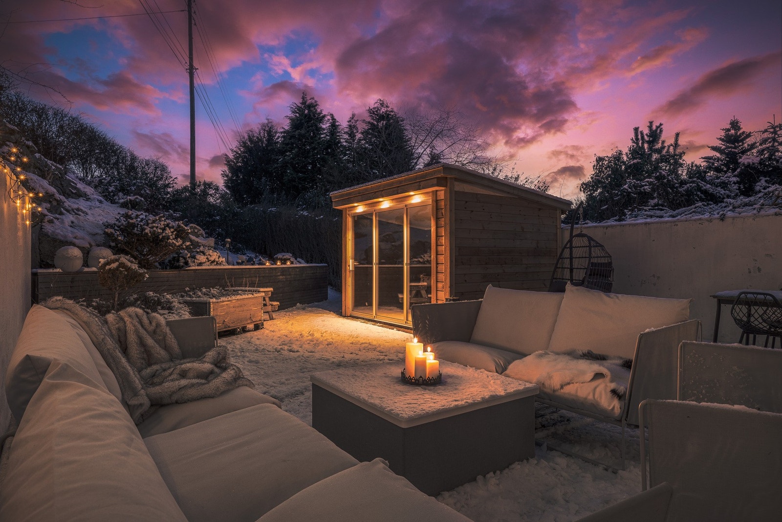 I hagen kan du sitte lunt og skjermet, både for vind og forbipasserende. Galleribilde