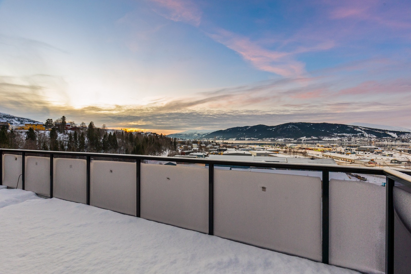 Her finner du en leilighet i øverste etasje med nydelig utsikt Galleribilde