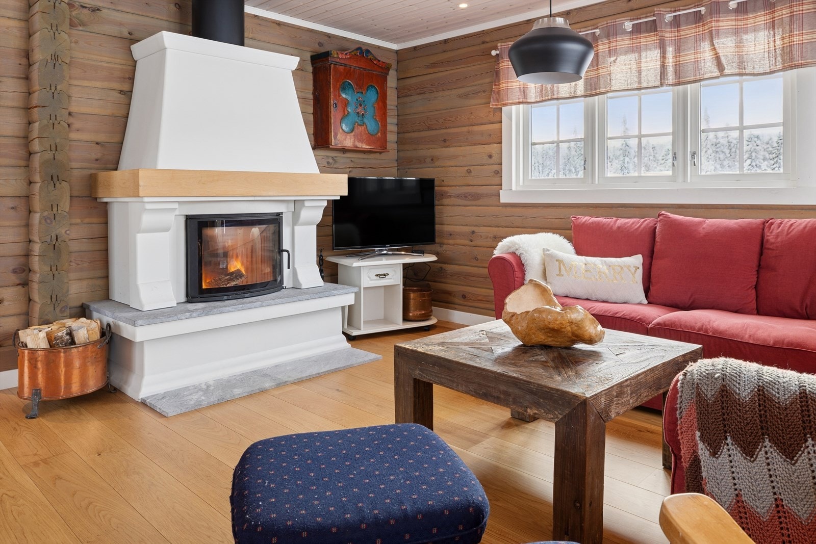 Peisen bidrar til hyttekos og varme Galleribilde