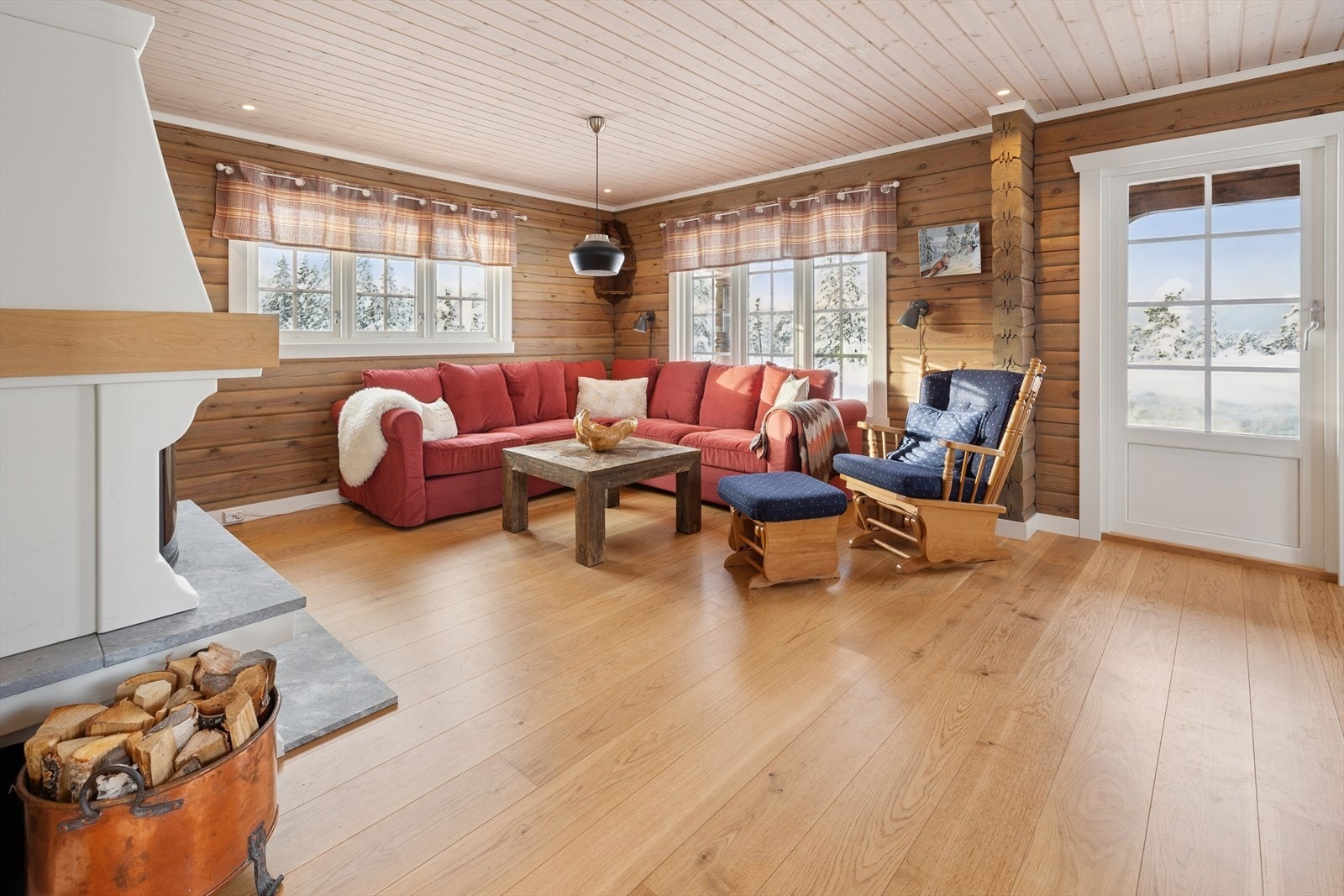 Fra stuen er det adkomst til terrassen Galleribilde