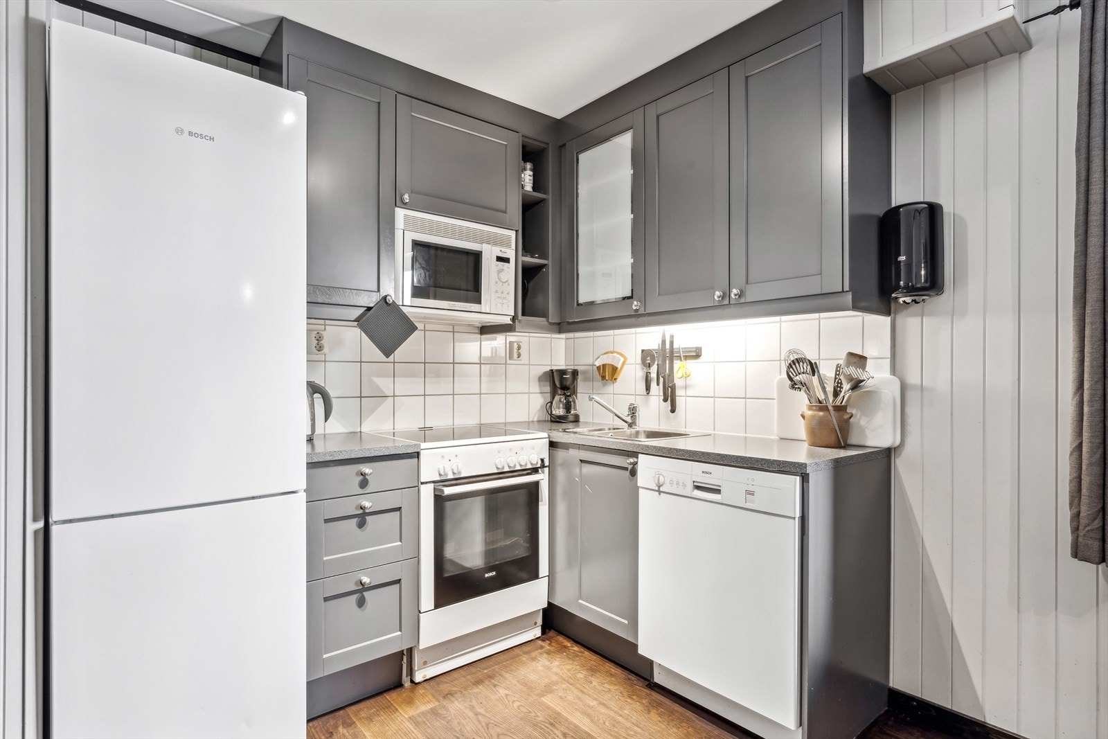 Kjøkkenet har avsatt plass for hvitevarer. Galleribilde