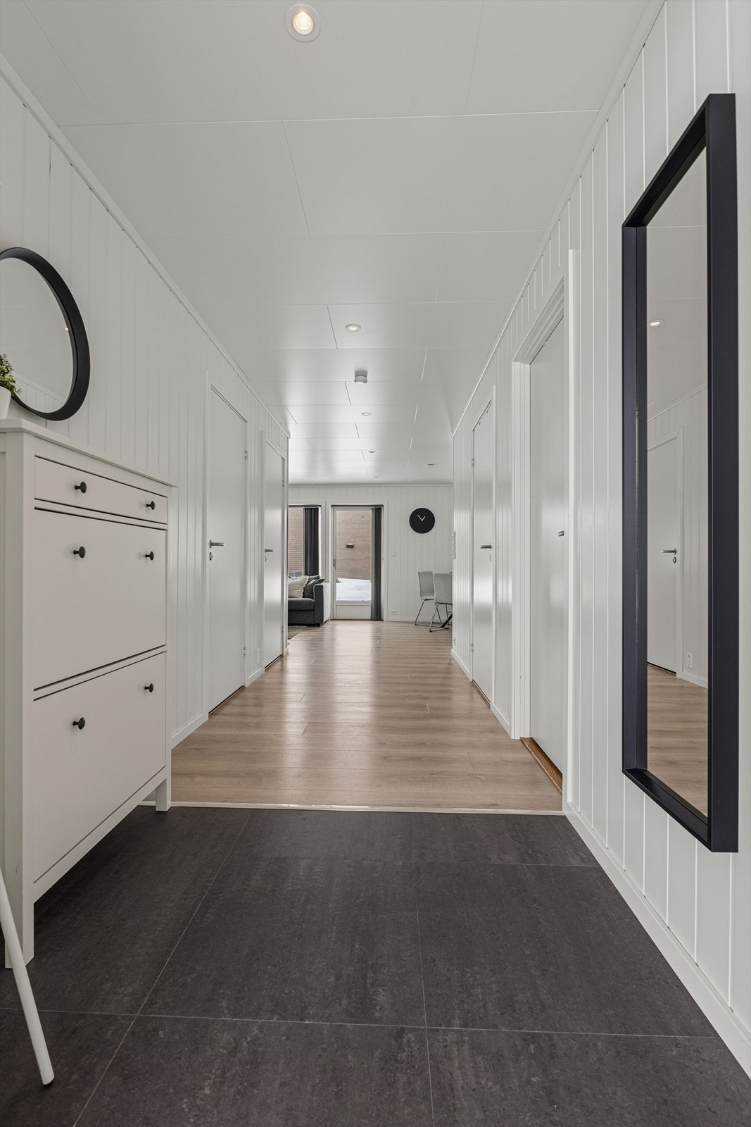 Entré gang med varmekabler i gulv. Galleribilde