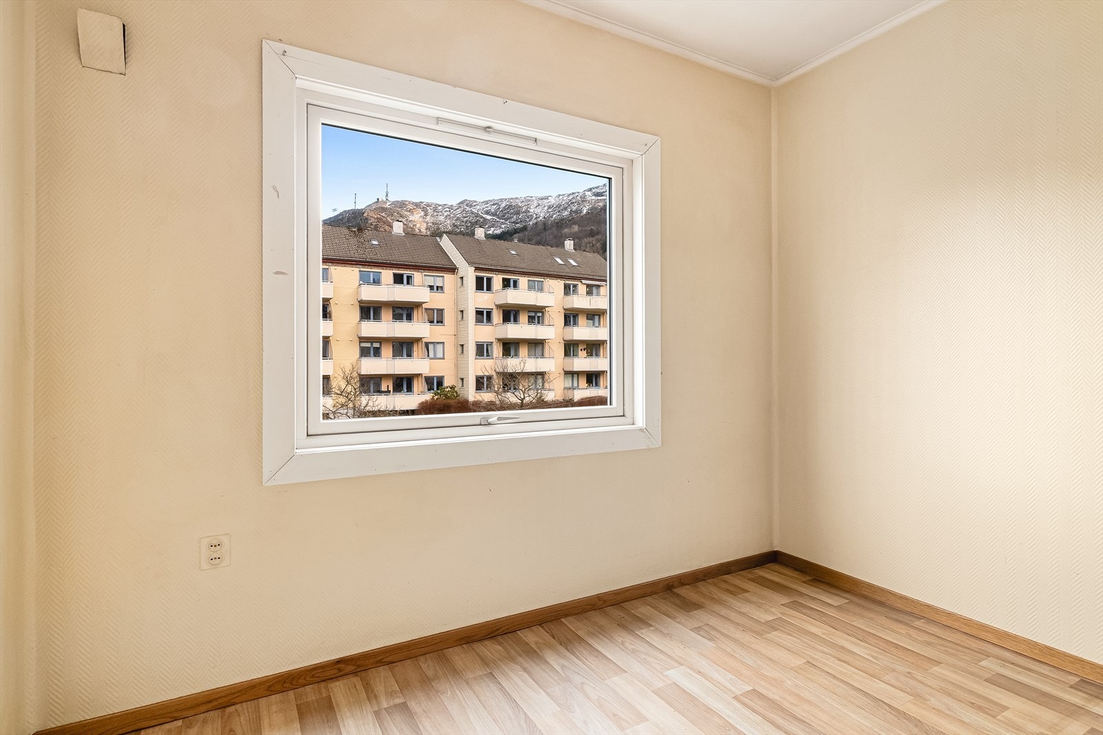 Flott utsikt mot Ulriken fra soverom 2. Galleribilde