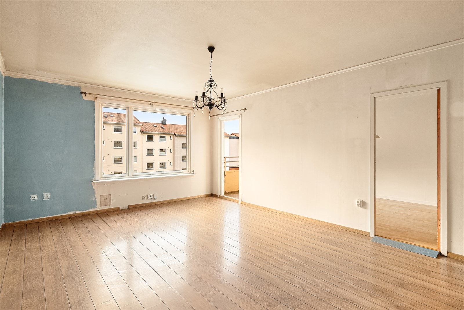 Leiligheten har en fin intern beliggenhet i borettslaget, godt tilbaketrukket fra Nattlandsveien og trafikkstøy. Leiligheten ligger i byggets 3.etasje. Galleribilde