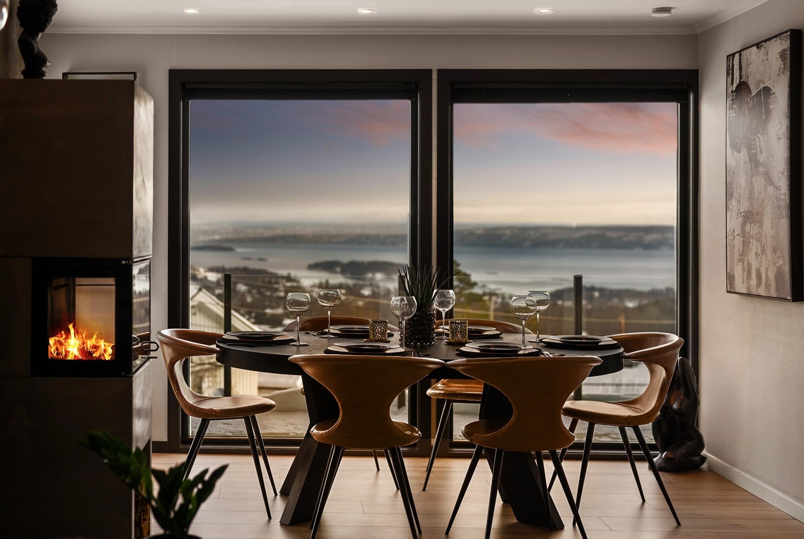 Velkommen til Kari Trestakksvei 2, presentert av Henrik Nielsen ved Nordvik eiendom. Foto: Mats Holst Galleribilde