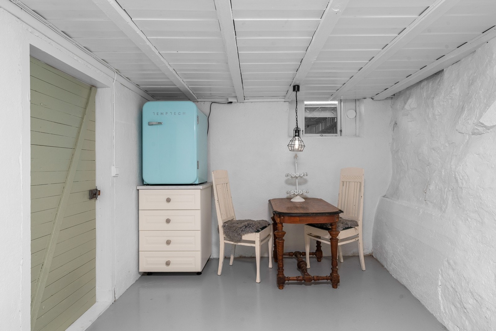 I kjelleren har man også god plass til lagring - Eller hva med å lage deg din helt egen vinkjeller? Galleribilde