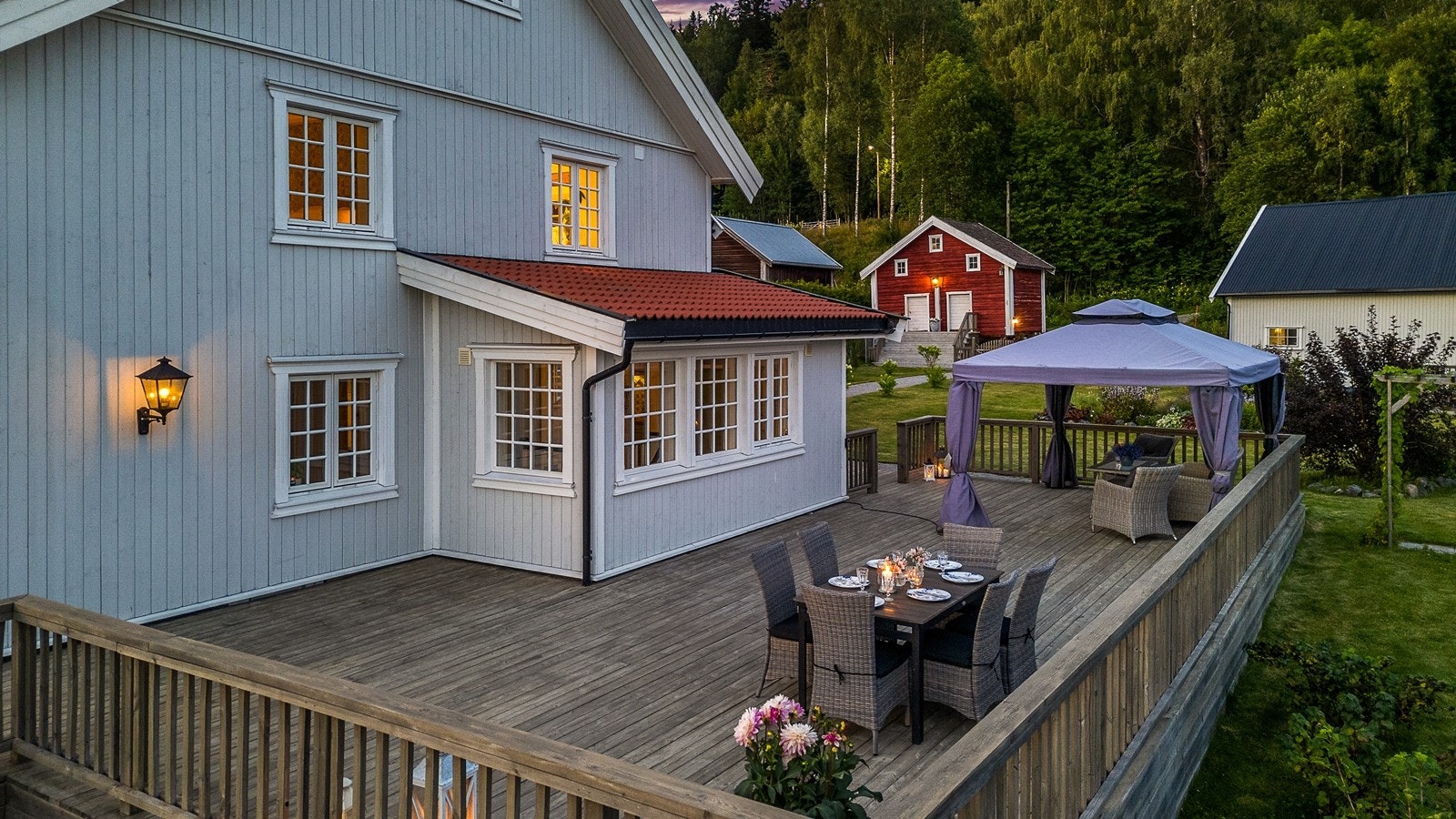 Terrassen oppleves som usjenert, perfekt for både stille stunder og lange, sosiale kvelder. Galleribilde
