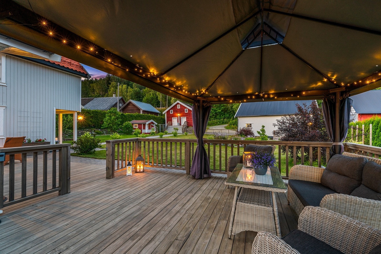 En eiendom hvor man kan nyte kvelden med gode venner og familie Galleribilde