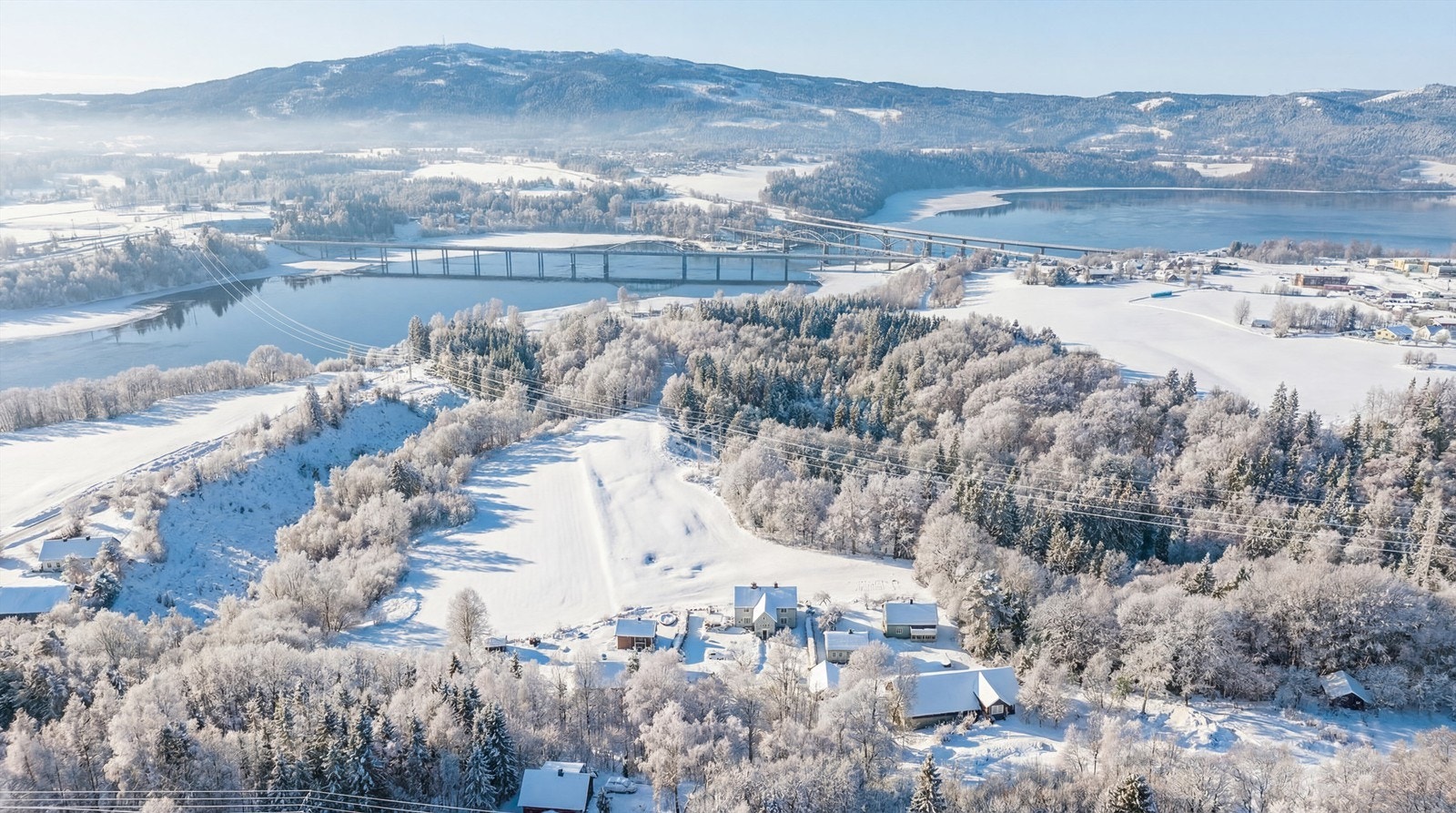 Eiendommen ligger rett ved Mjøsa og Vorma, samt gode turmuligheter på Mistberget og Ninabben. (Illustrasjonsbilde) Galleribilde