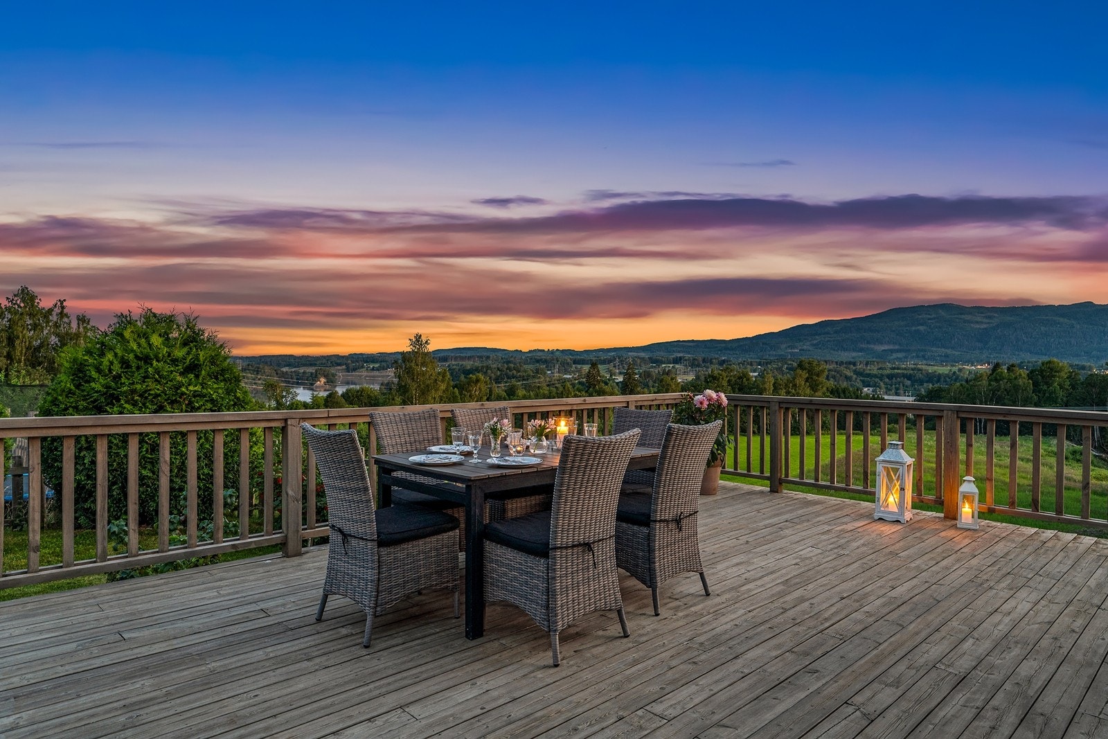 Fantastisk utsikt hvor man se Vorma, Mistberget og utover Minnesund og Eidsvoll Galleribilde