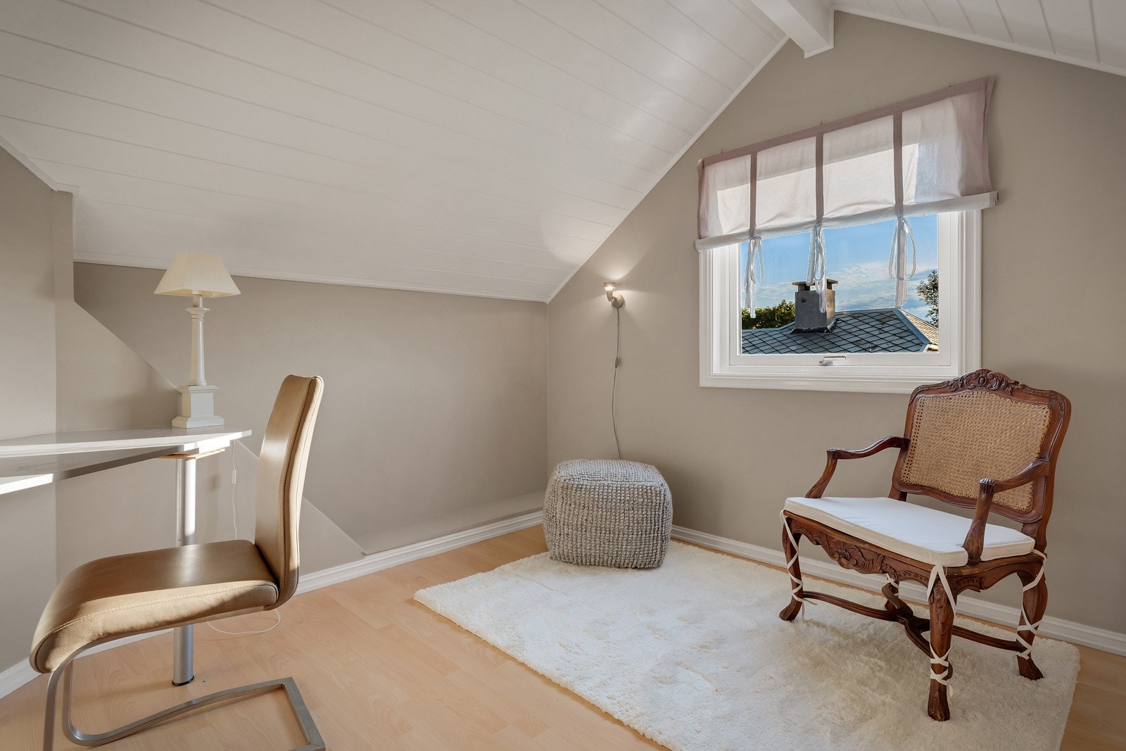 Loftet er delt inn i 3 rom. Galleribilde